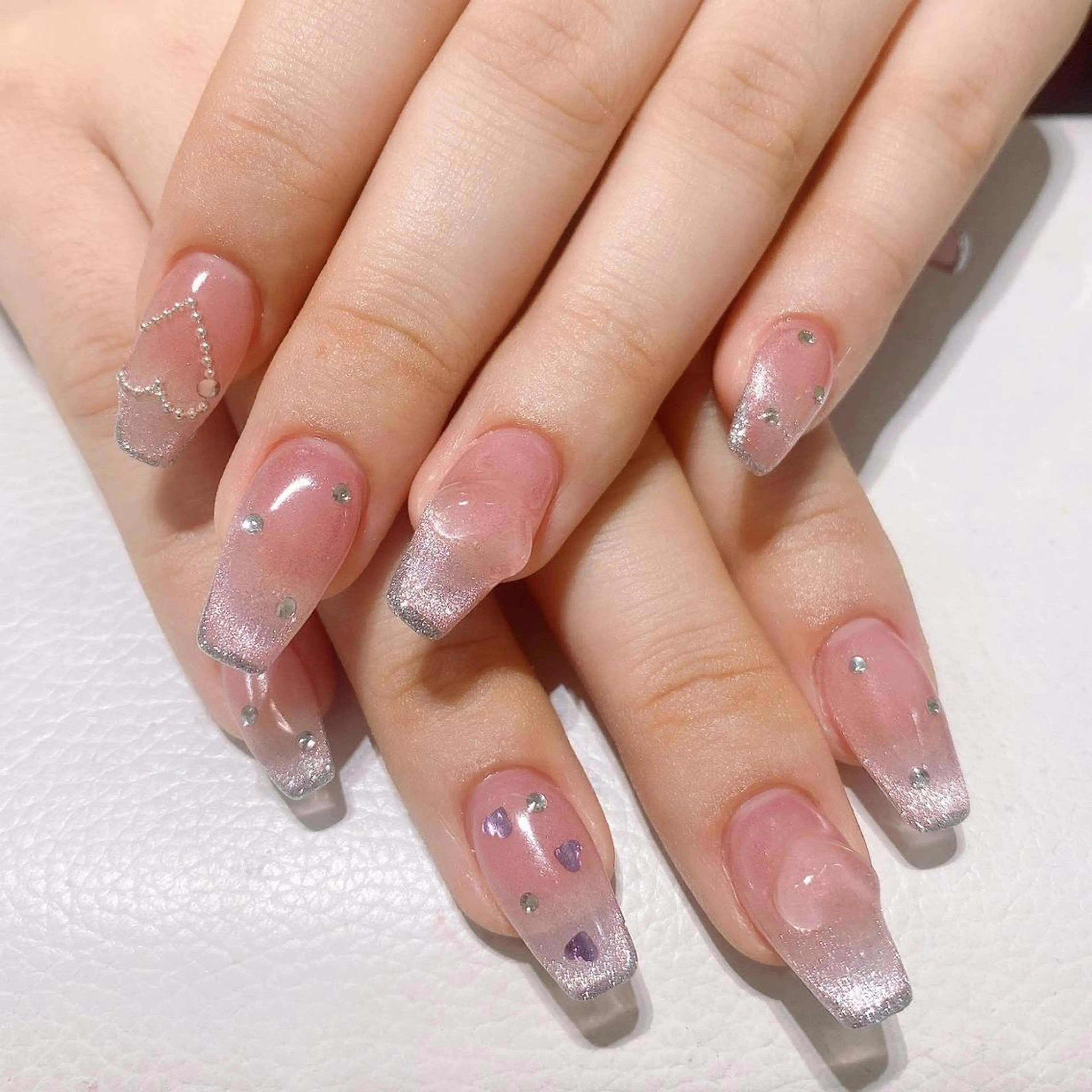 ネイル アートネイル 長さ出し ネイルチップ Queens ciciのネイルデザイン