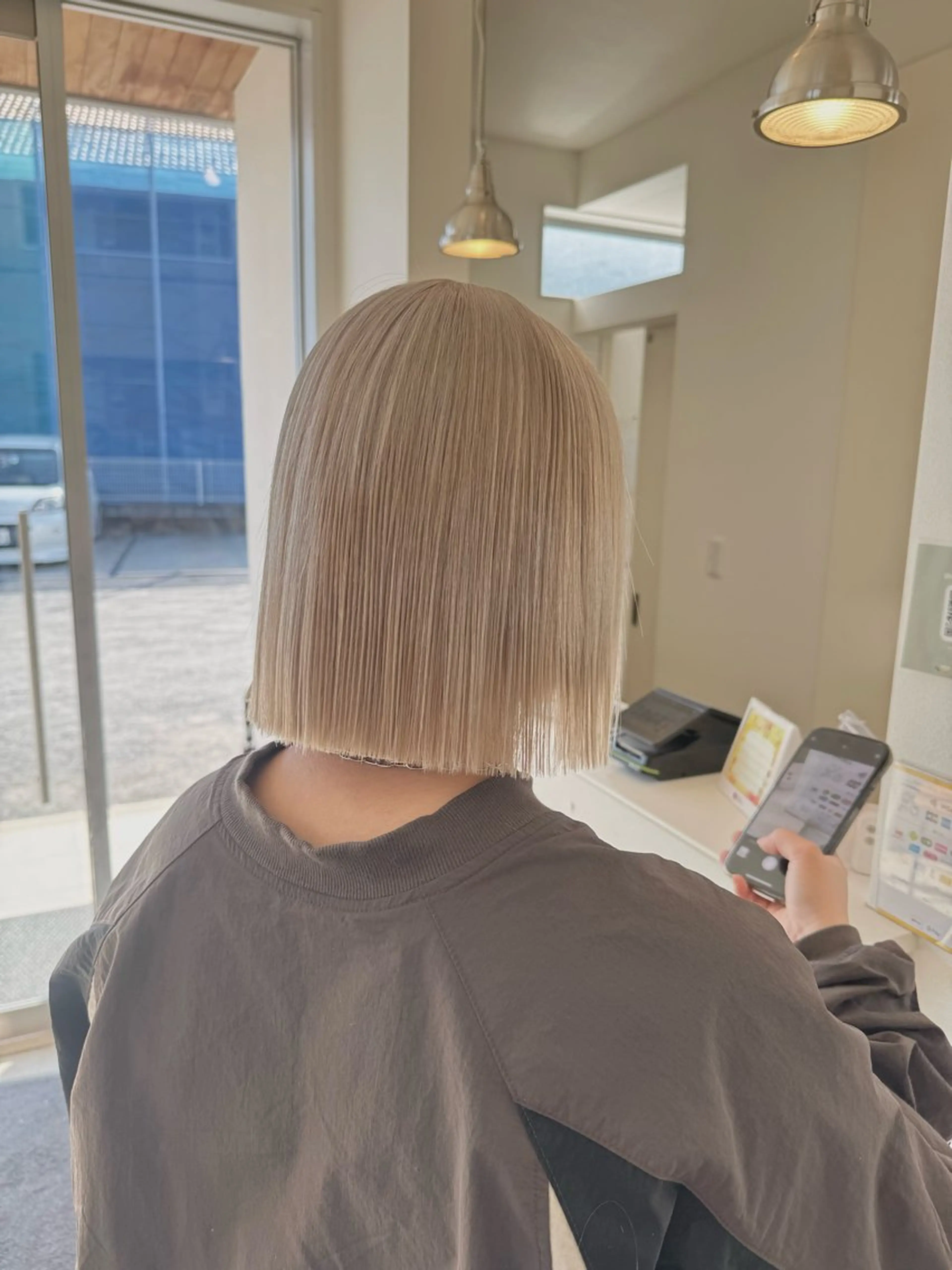 ショート カラー ハイトーンカラー ボブ mir所属・堀越 美羽のヘアスタイル
