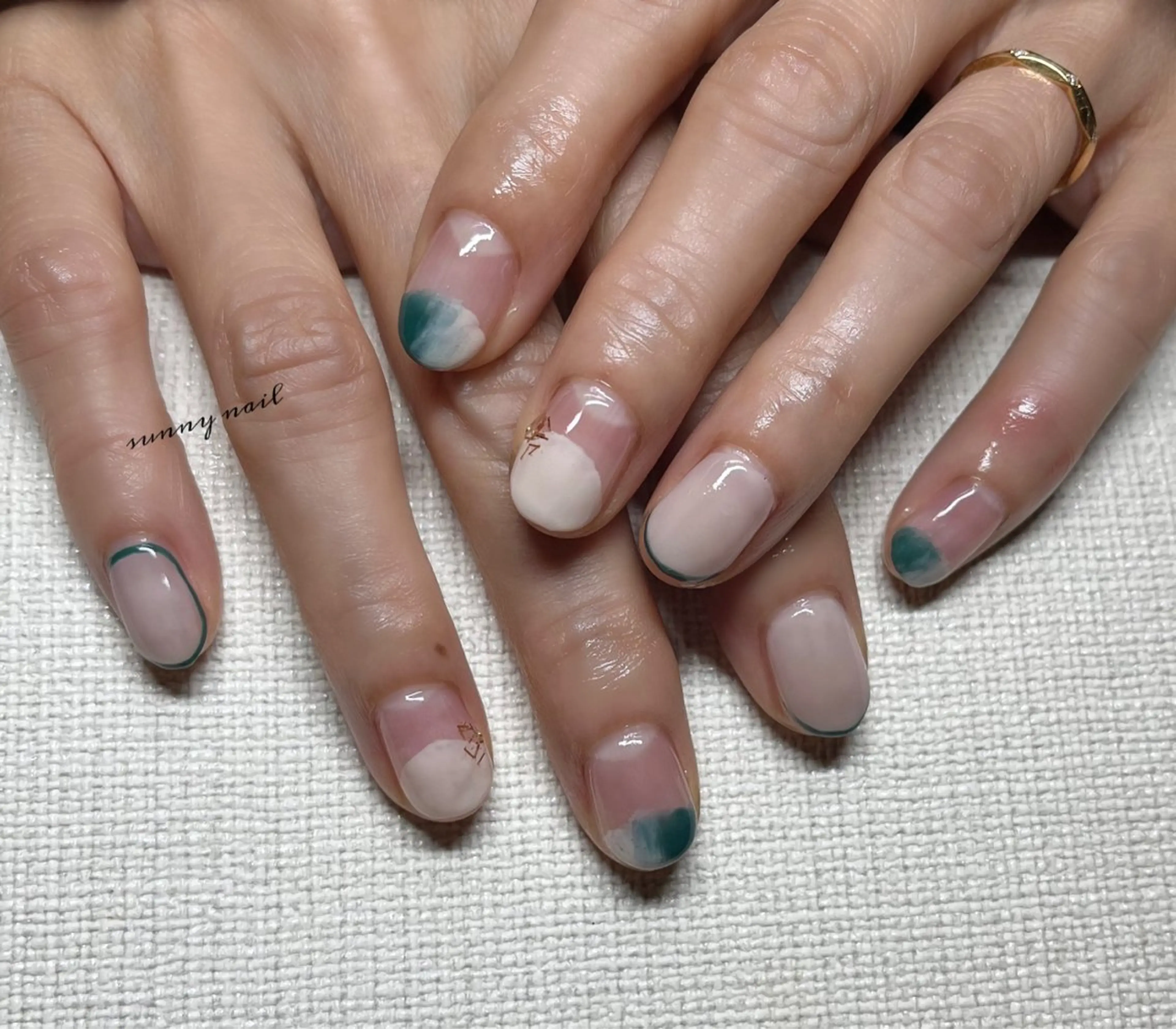 ネイル カジュアル グリーン ニュアンスネイル sunny nailのネイルデザイン