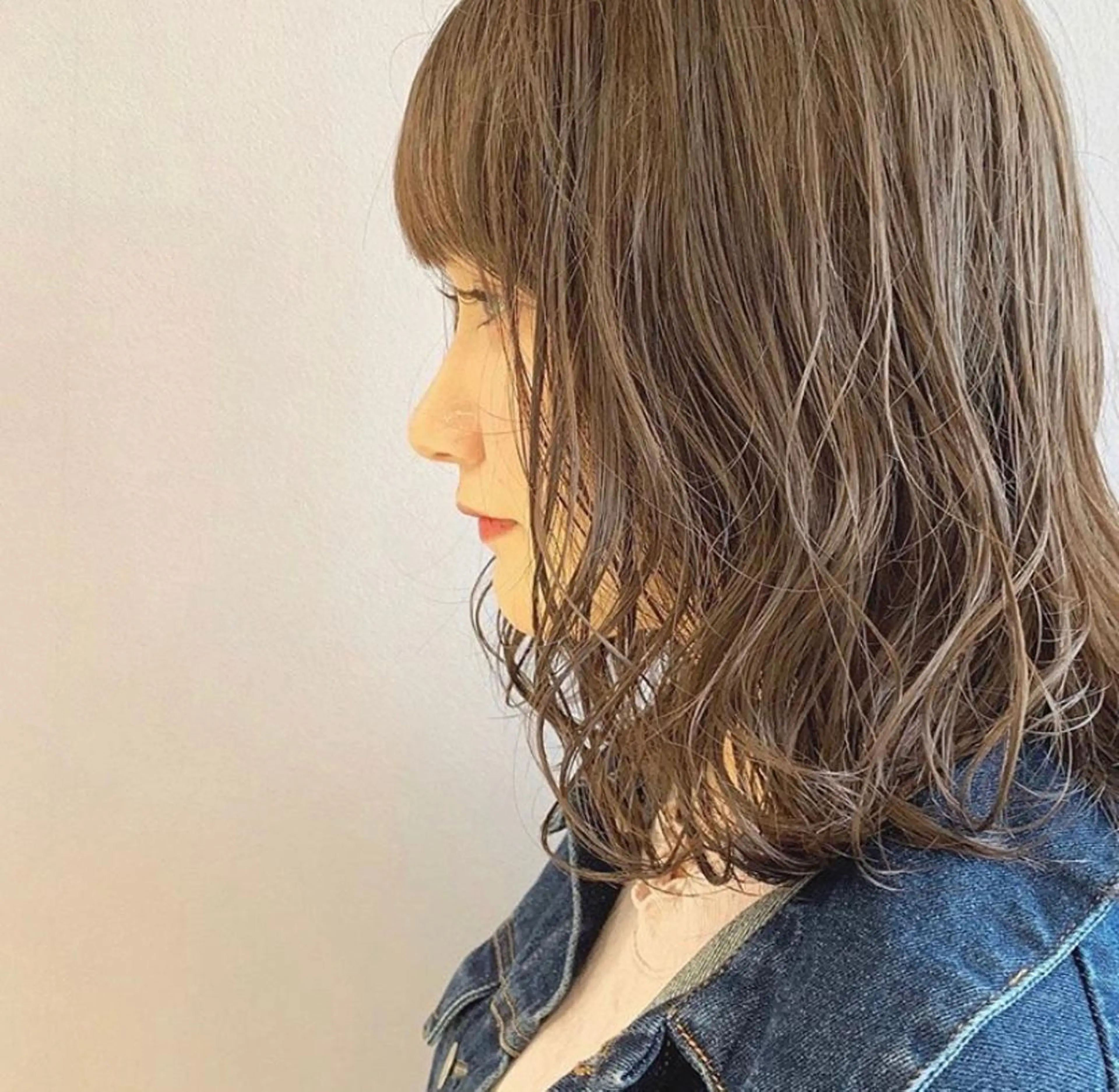 ミディアム Aube Hair McQueen所属・クリハラ シュウのヘアスタイル