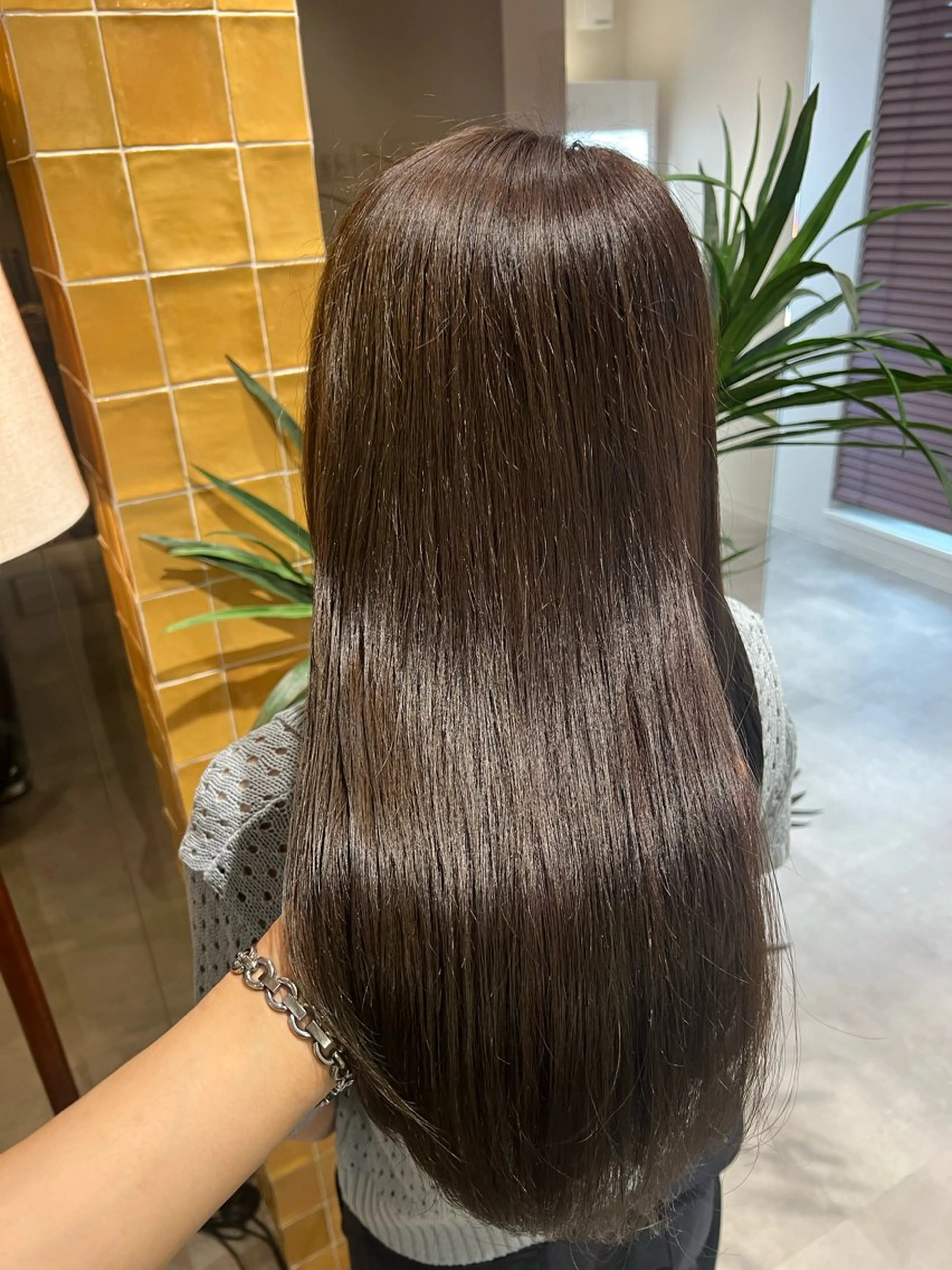 ロング アッシュ アッシュグレー ヘアカラー トリートメント 透明感&巻き髪 韓国ヘア　YUKIのヘアスタイル