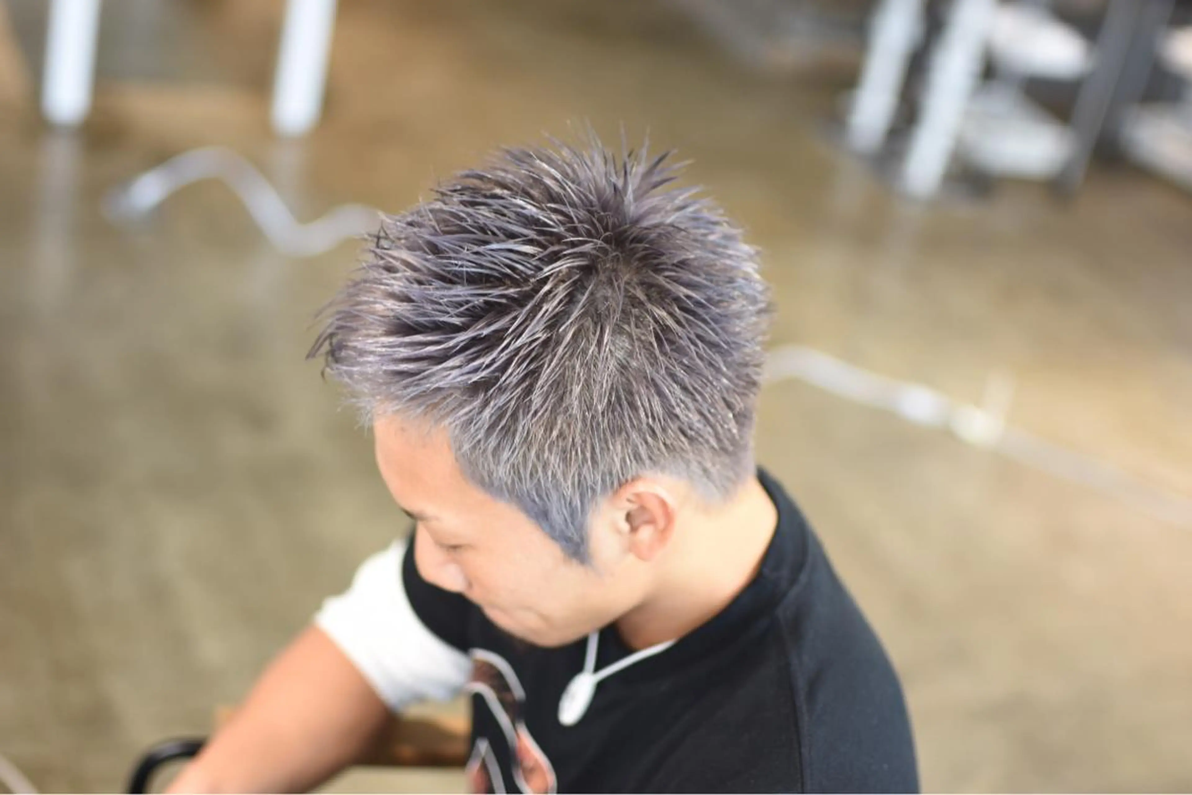 ショート カラー メンズ シルバー 【メンズ職人】 ✂️佐藤友のヘアスタイル