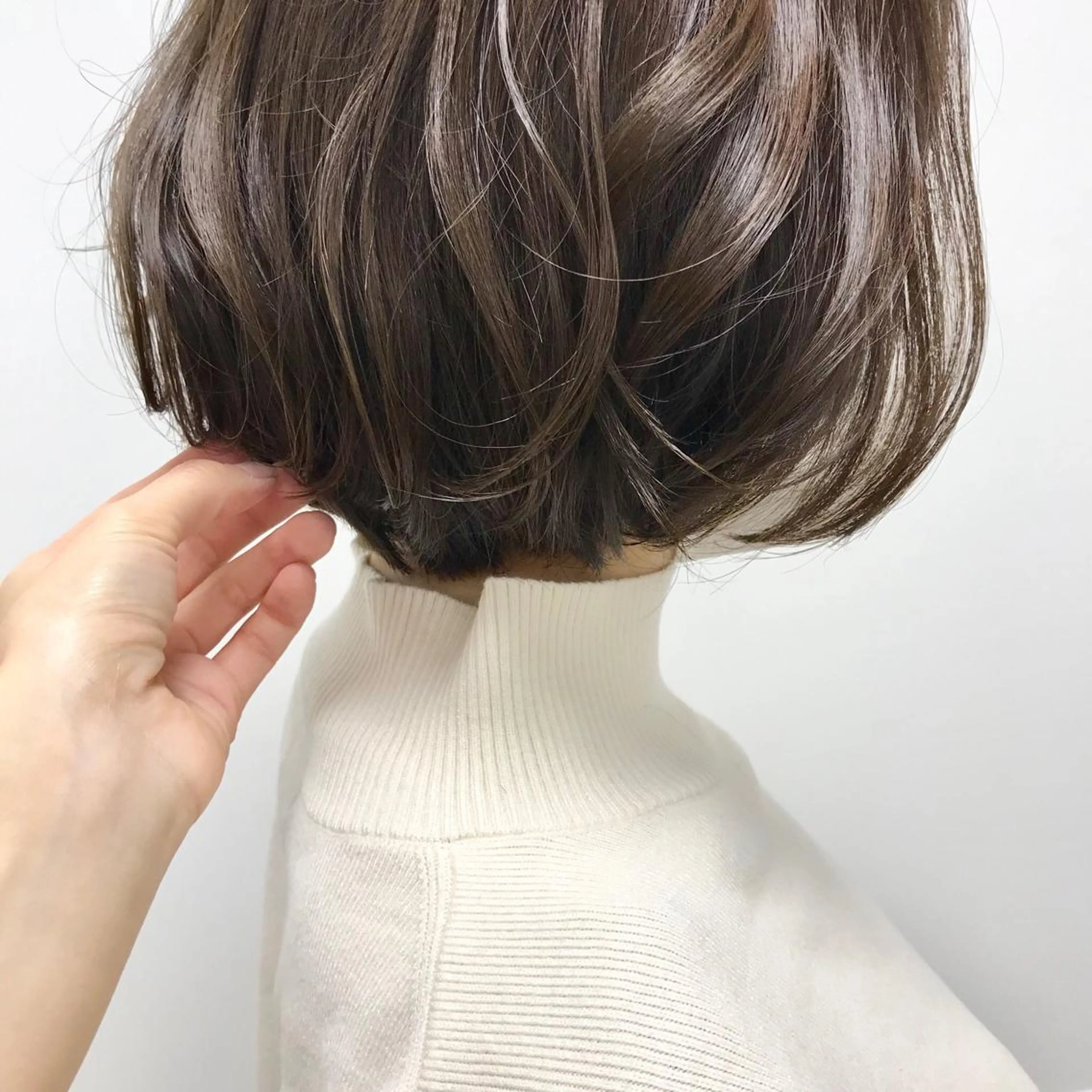 ミディアム カラー ベージュカラー ボブ HARUNA🤍 色持ち良いツヤ髪のヘアスタイル