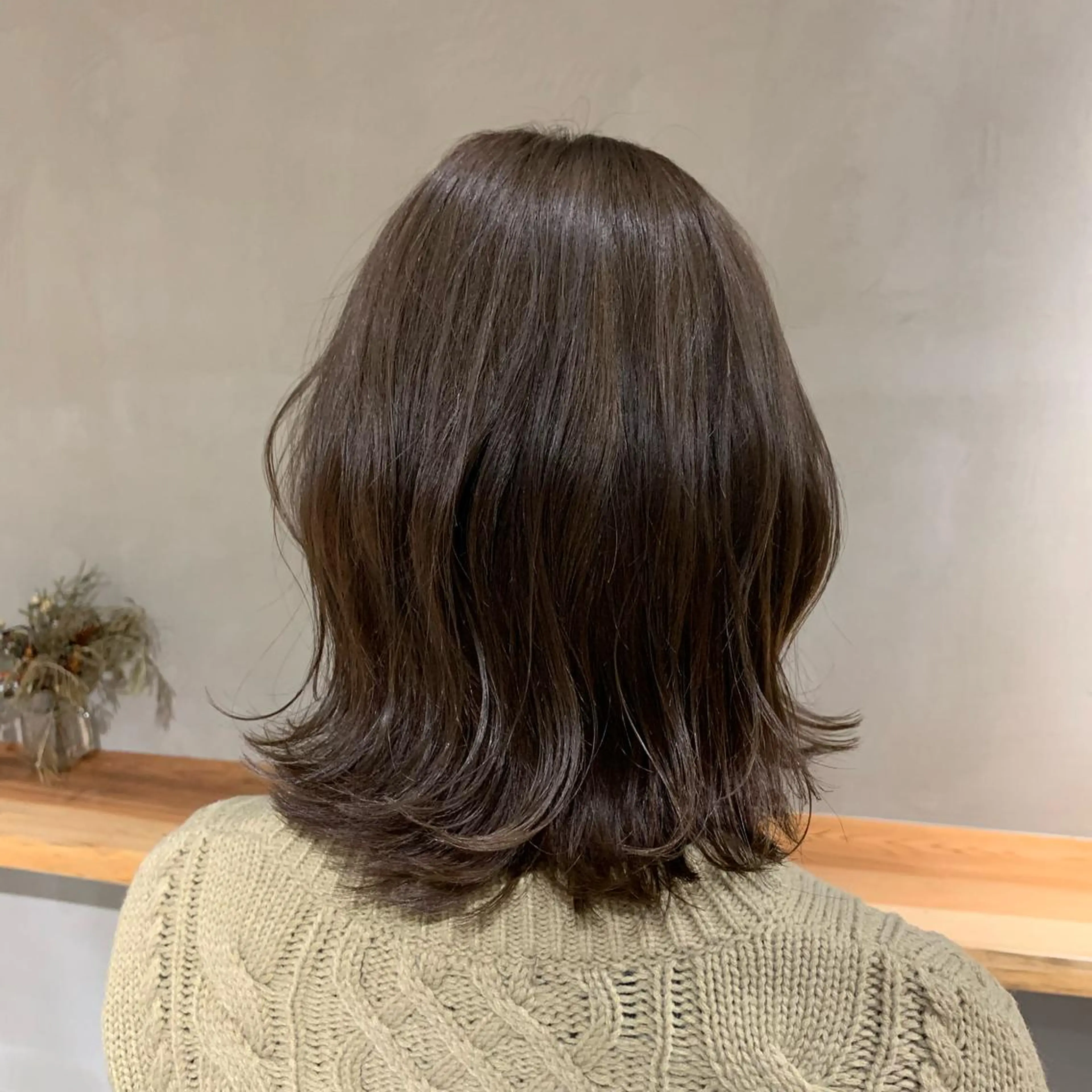 ミディアム カラー アカリ /ショートカットのヘアスタイル