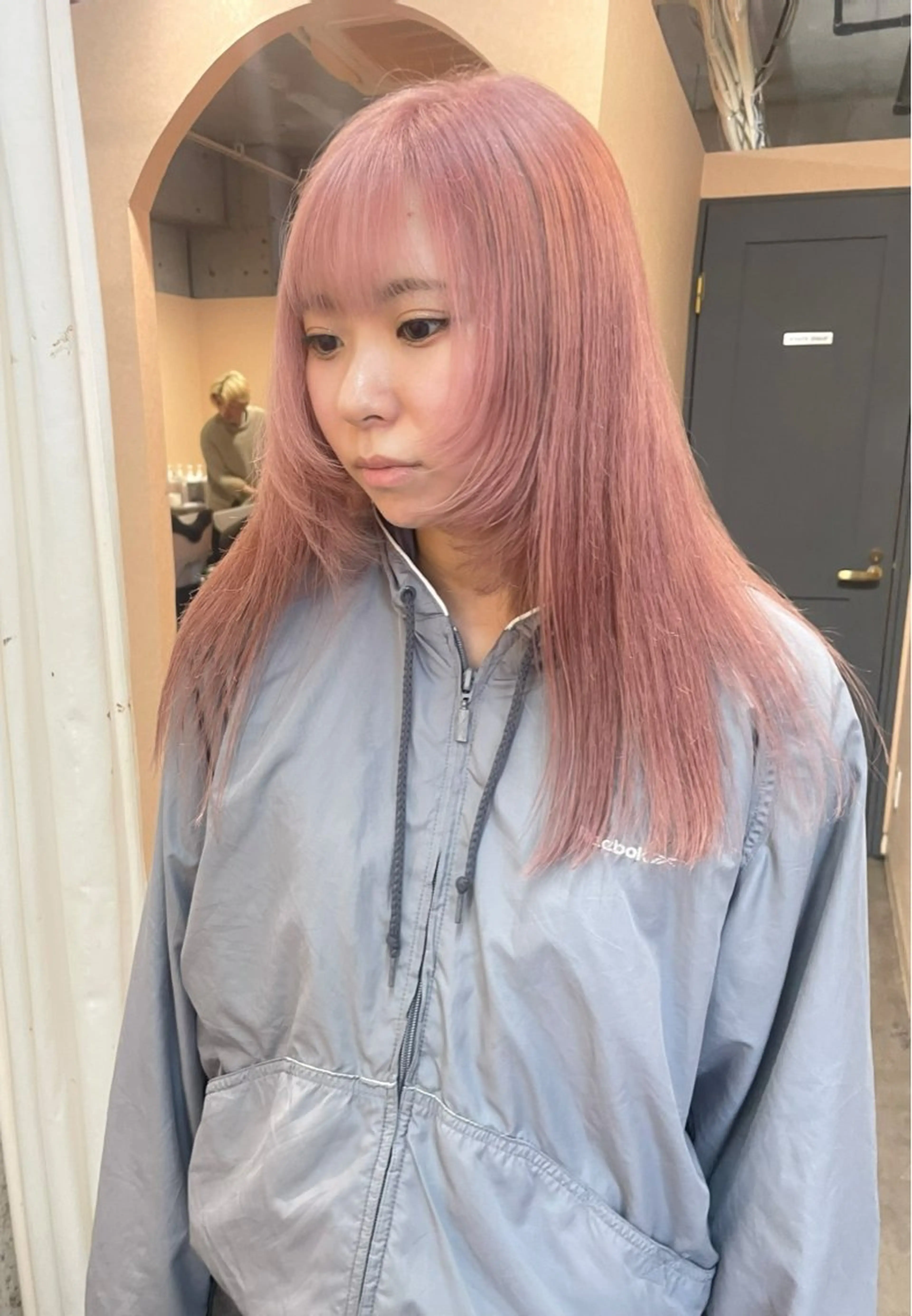 ロング カラー ベージュカラー ピンクカラー ピンクベージュ lani hair salon所属・SHOTO ハイトー ン/デザインカラーのヘアスタイル