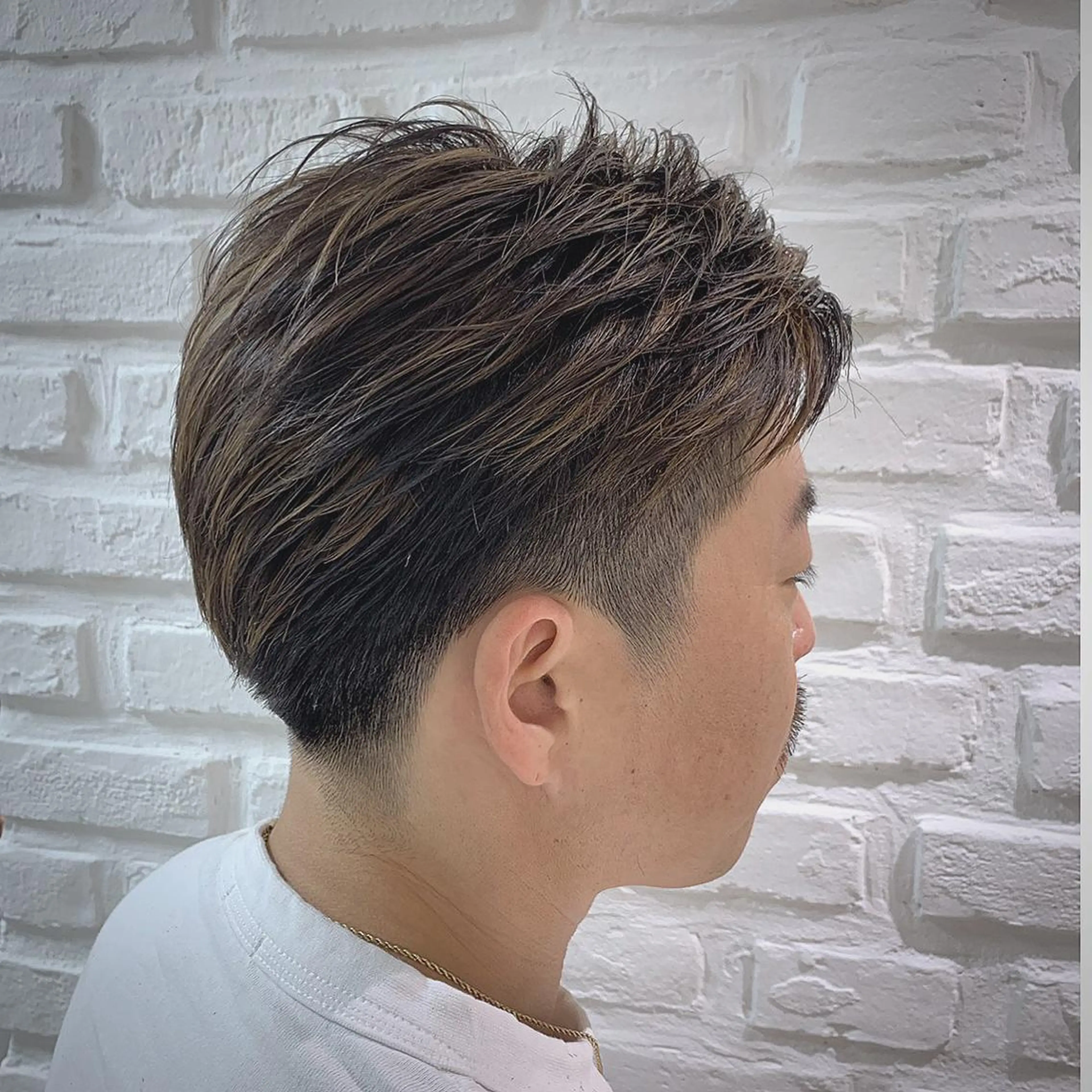 ショート カラー メンズ メンズブリーチ メンズハイライト 刈り上げ アッシュ ブリーチ カット ヘアカラー トリートメント 【デザインカラー】 粥川佳日望のヘアスタイル