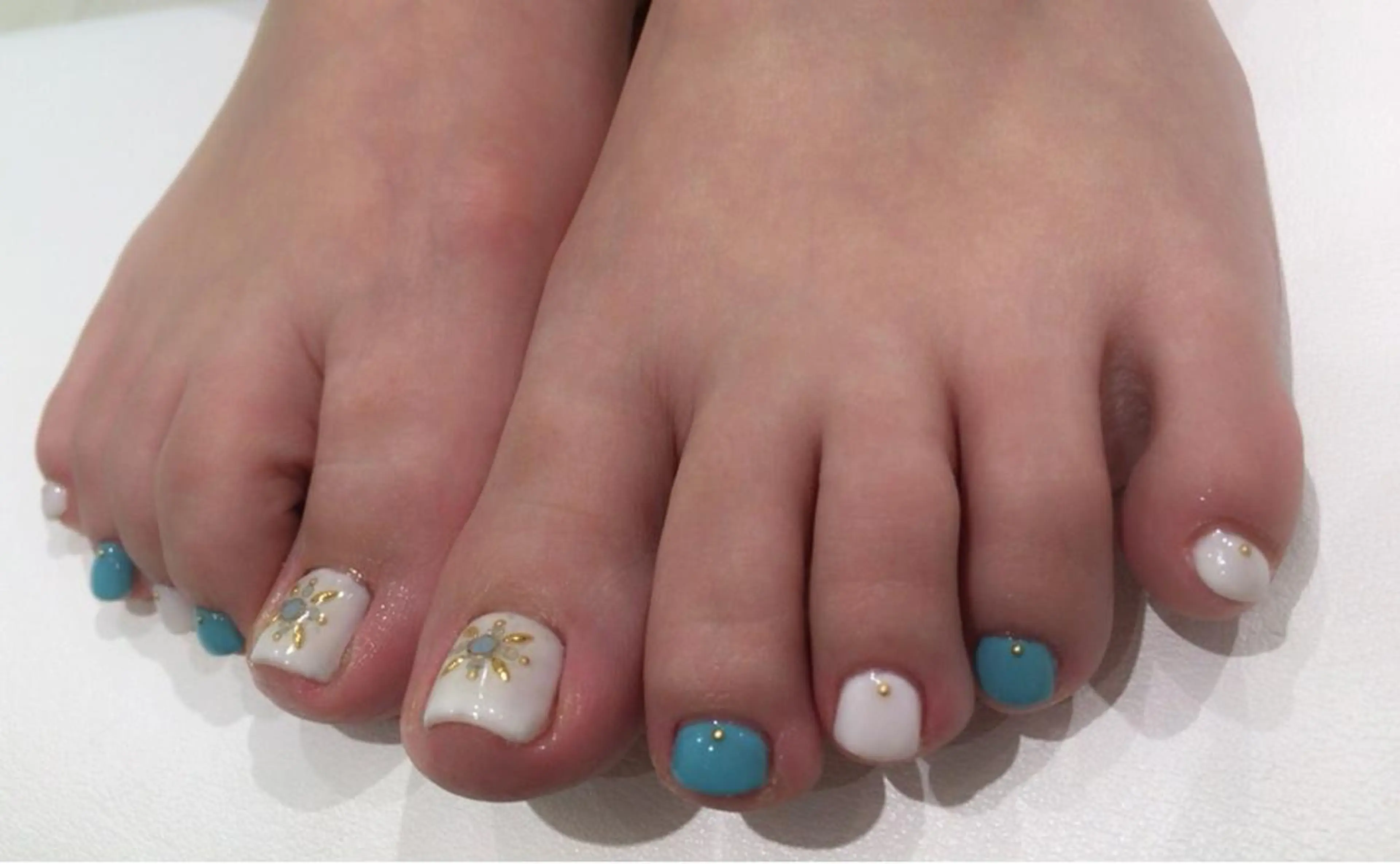 ネイル ブルー ホワイト 山藤 萌永のネイルデザイン