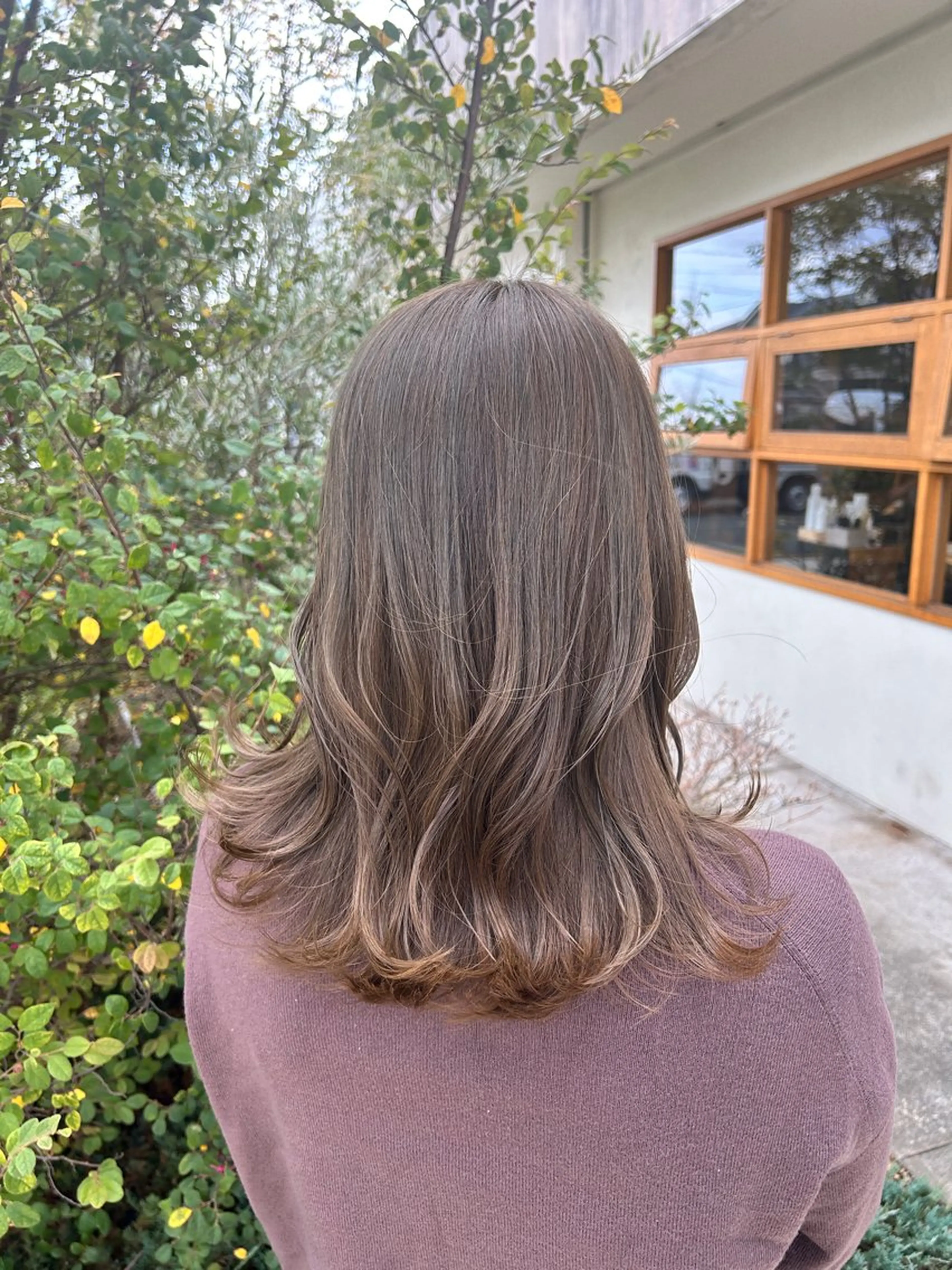 ミディアム カラー ベージュカラー オリーブベージュ カット ヘアカラー ヘッドスパ 山本 知佳のヘアスタイル