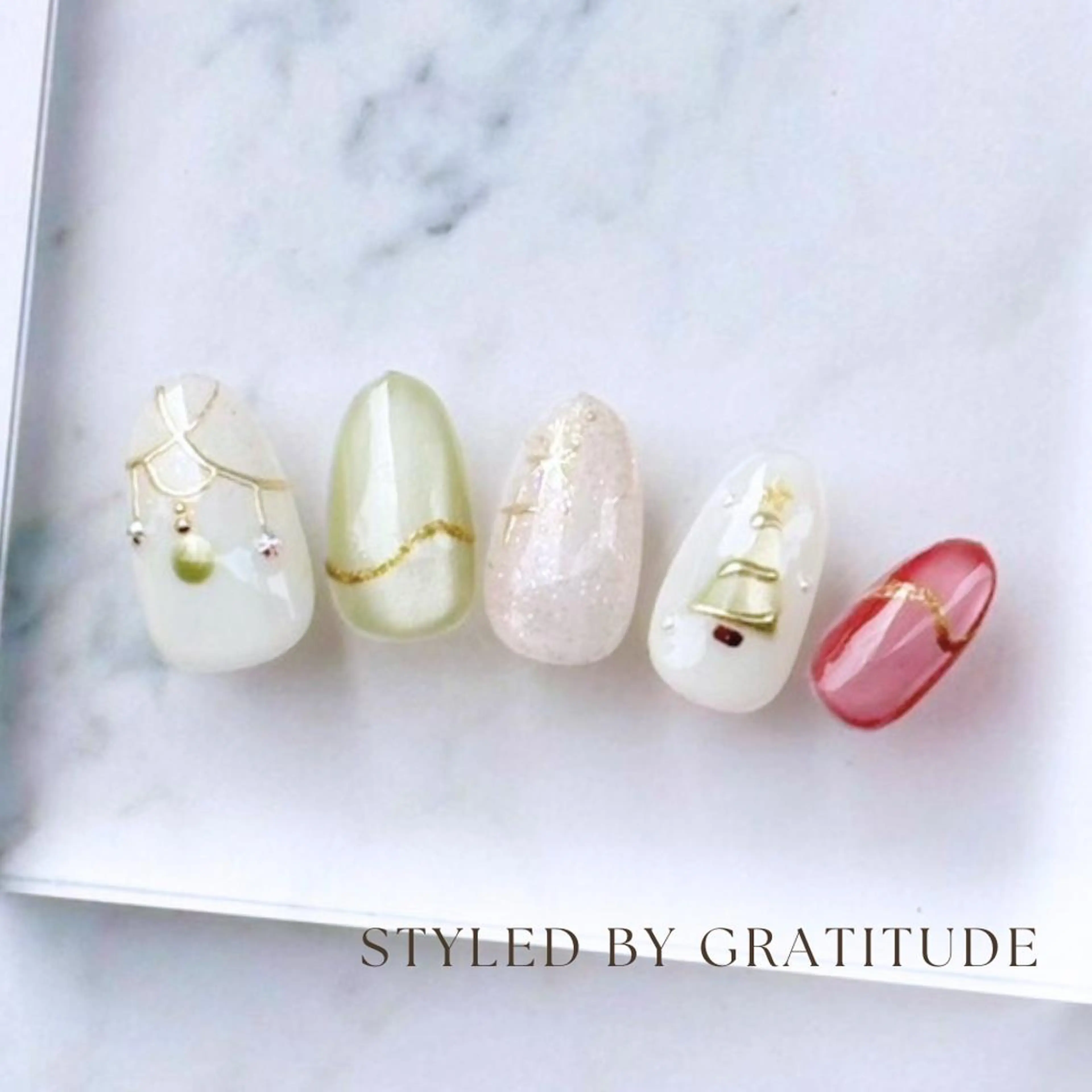 ネイル アートネイル グリーン パステルネイル ホワイト 冬ネイル ハンドネイル gratitude 牧田のネイルデザイン