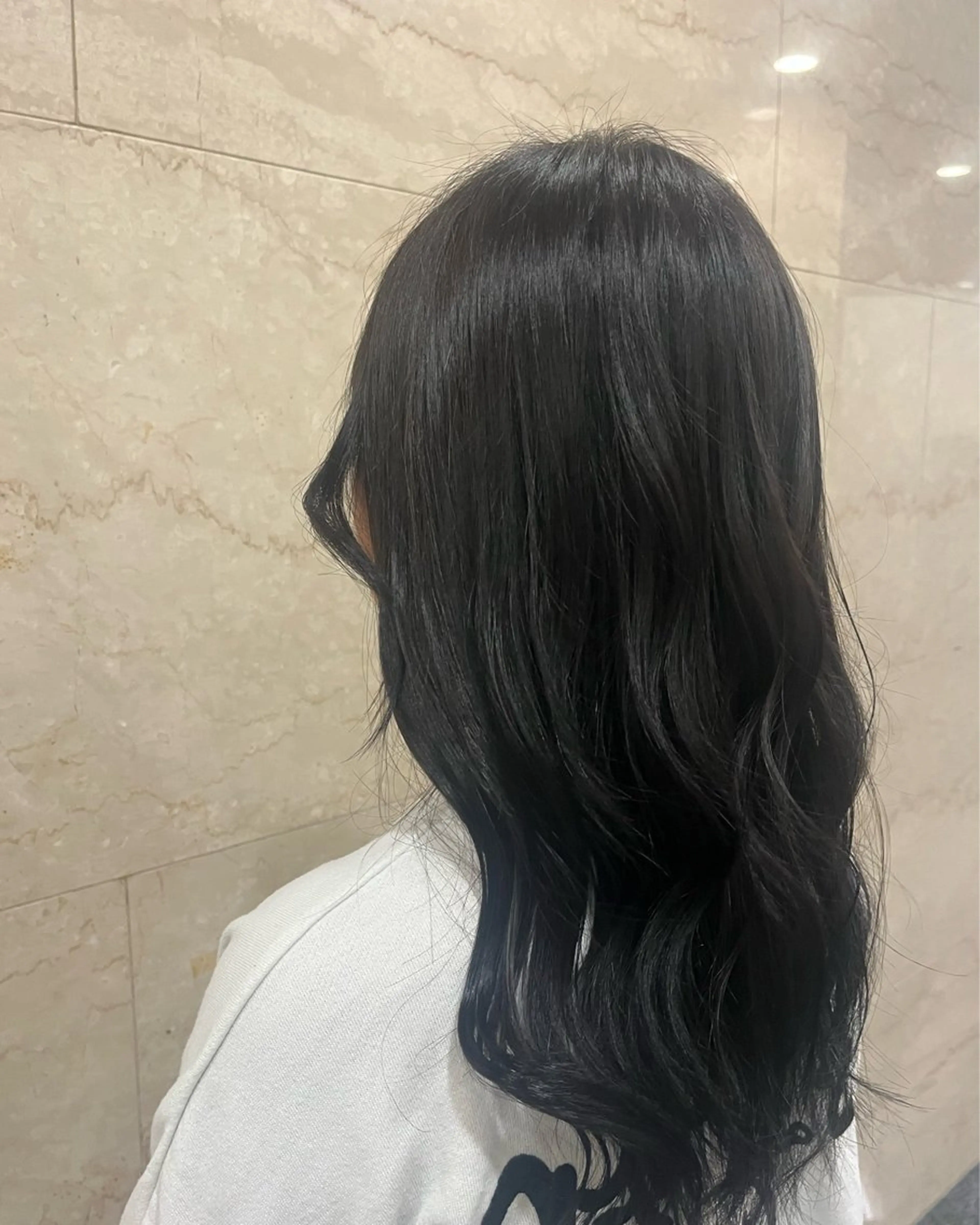 セミロング まみ/暖色カラー /デザインカラーのヘアスタイル