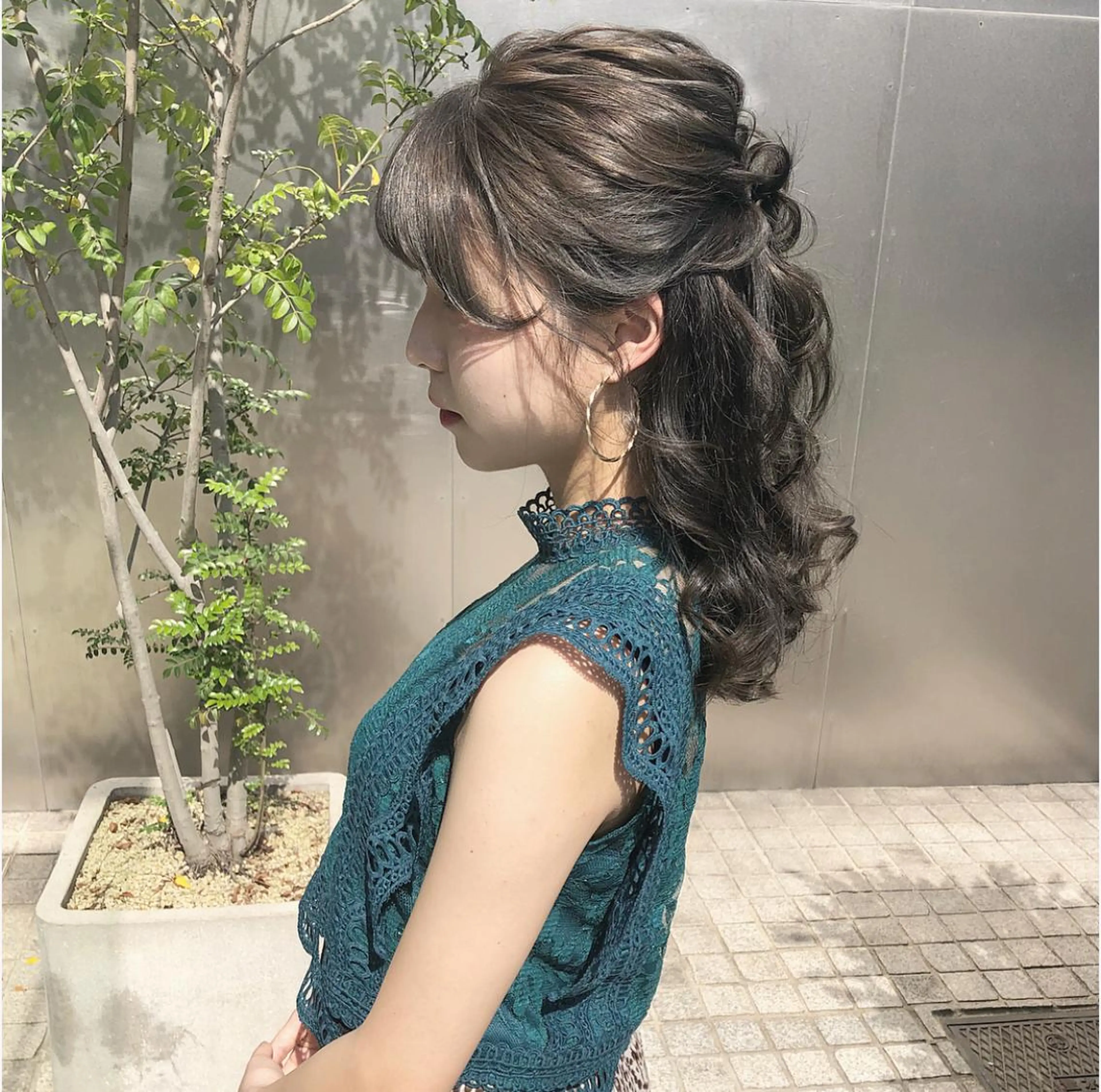 セミロング カラー ヘアアレンジ ハーフアップ アッシュ オリーブアッシュ autre所属・大久保 ひでなりのヘアスタイル