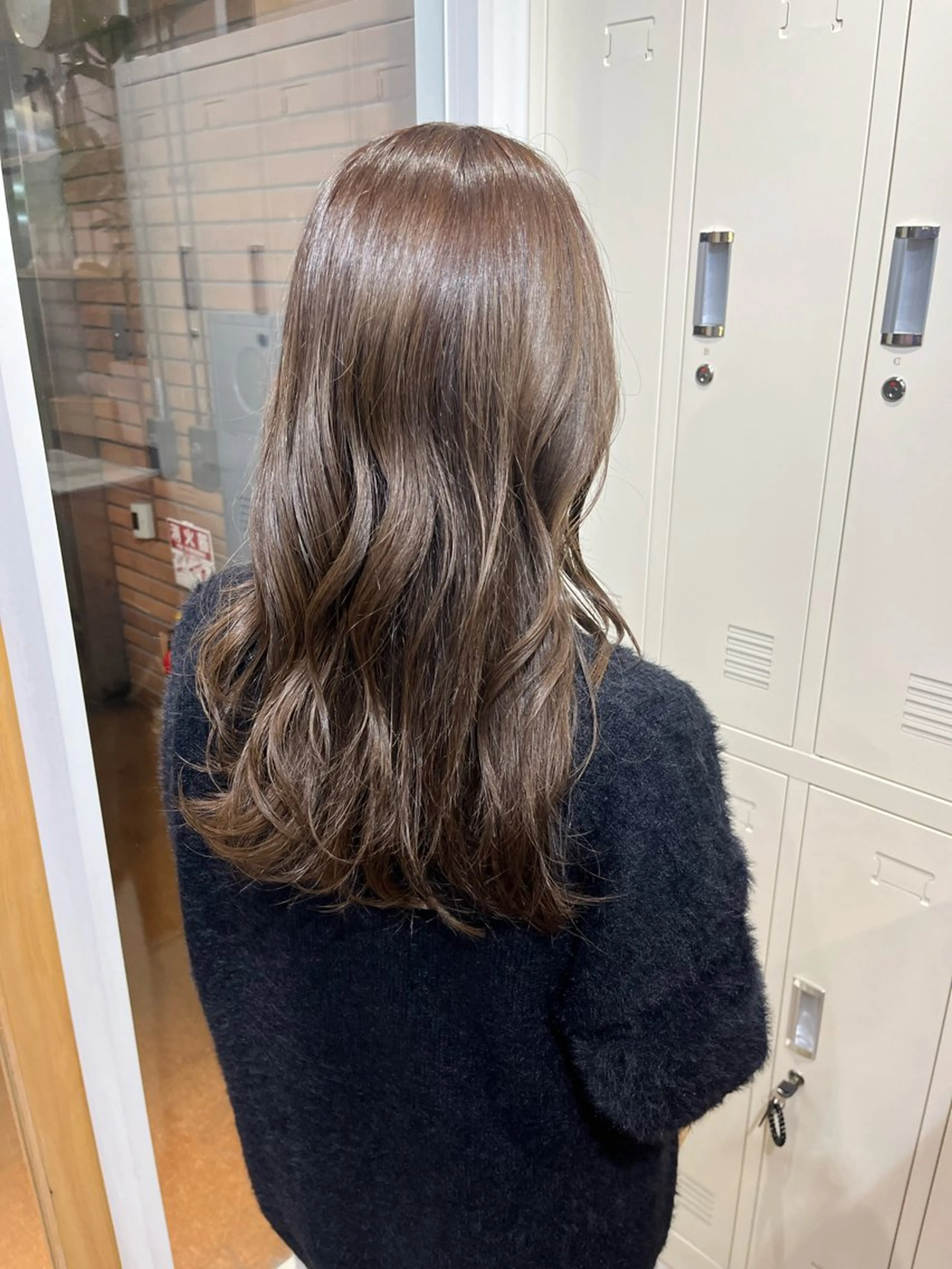 ロング 安田りっか /オリーブカラーのヘアスタイル