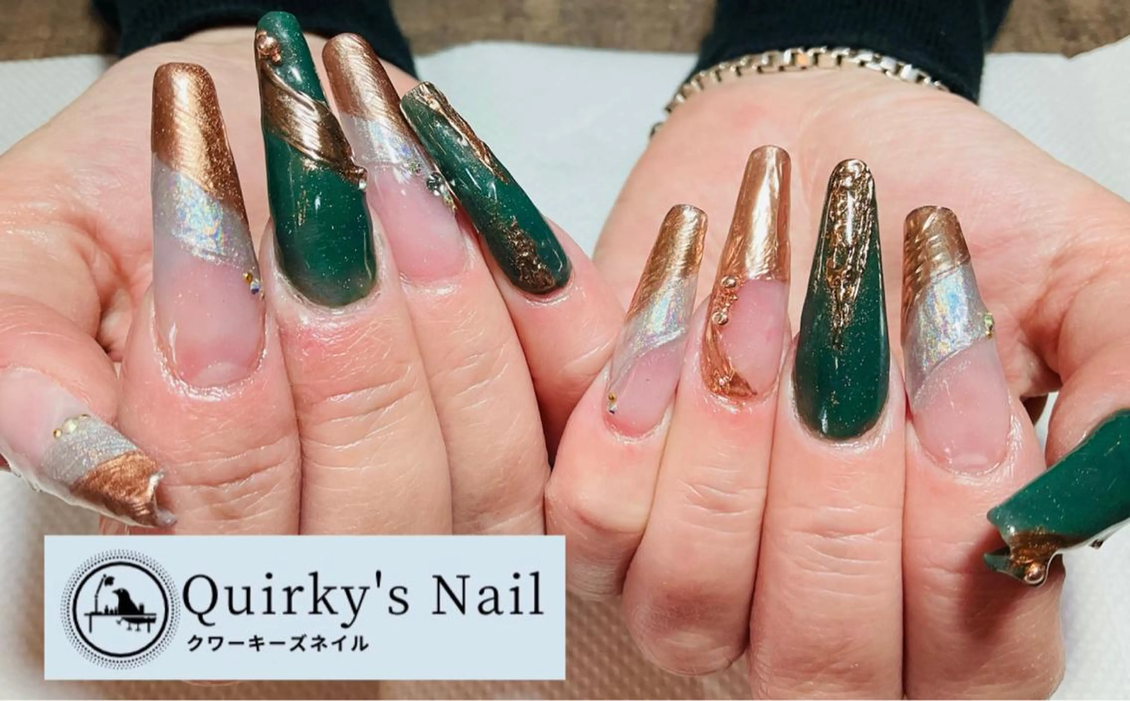 ネイル アートネイル ジェルネイル グリーン ミラーネイル ワンカラーネイル Quirky's Nail【栄店】のネイルデザイン
