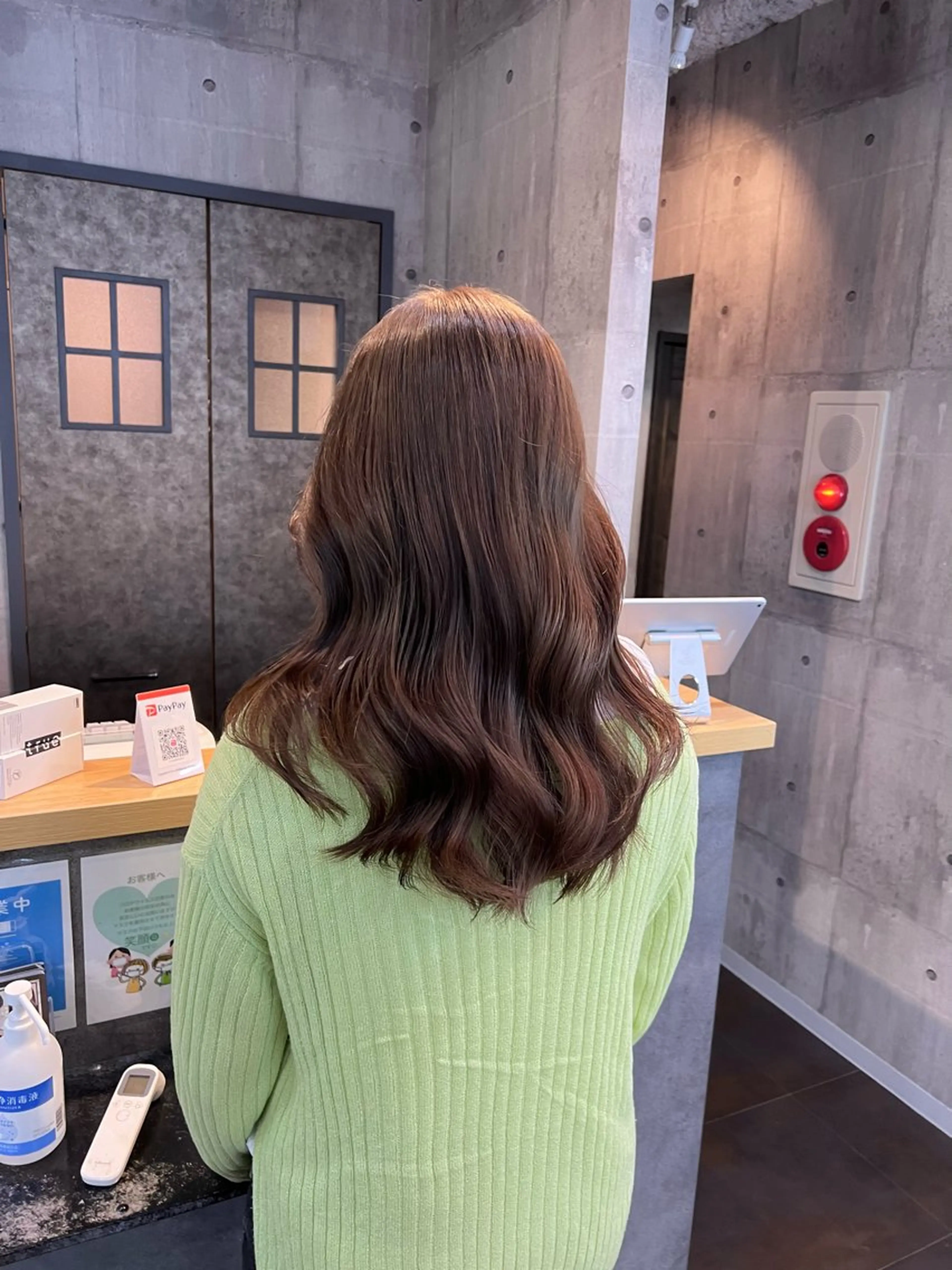 セミロング 推し活に可愛く艶モテ カラー/巻きキョウコのヘアスタイル