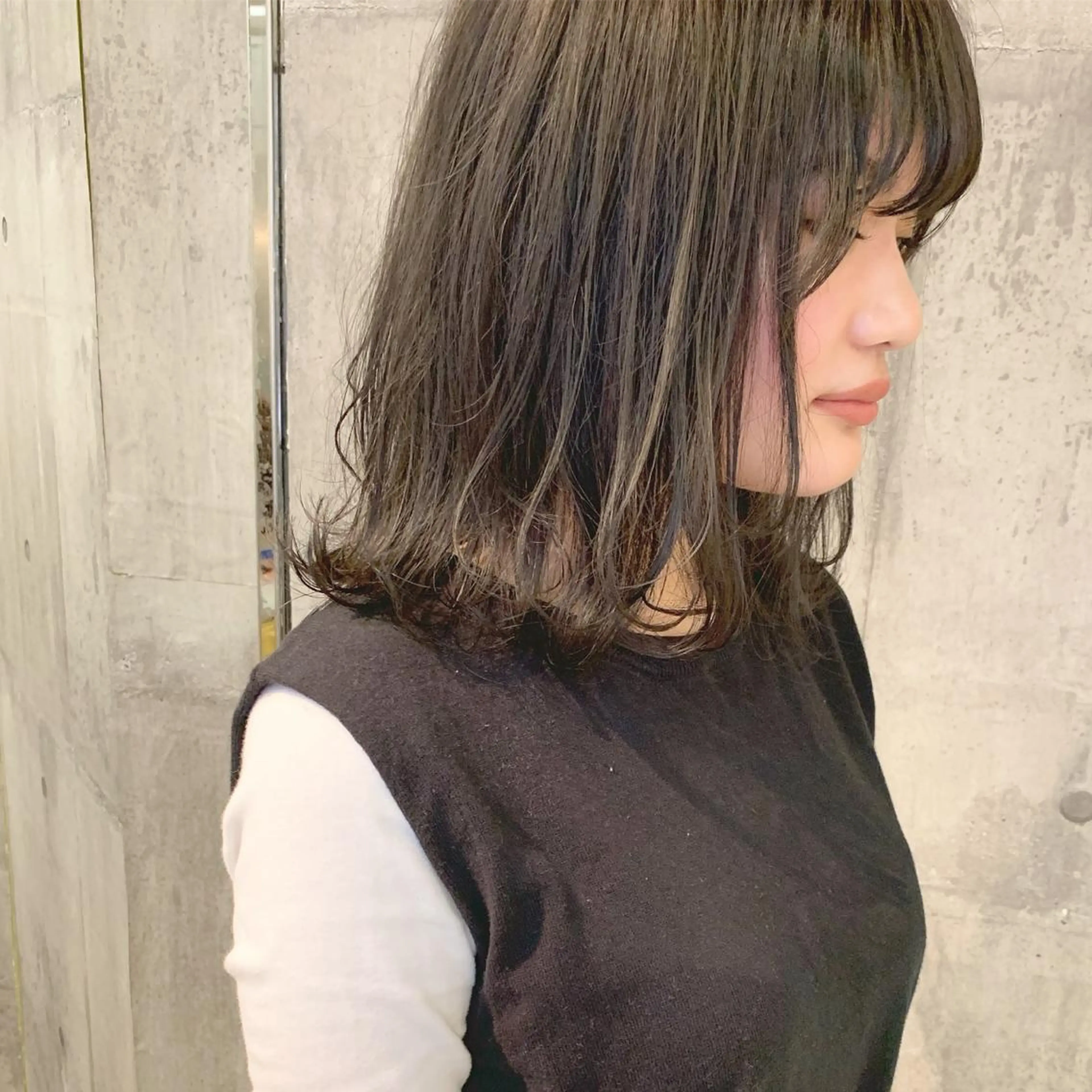 ミディアム カラー ブリーチ グレージュ カーキグレージュ ブリーチなしカラー ﾊｲﾄｰﾝ/ｼｮｰﾄ 村上淳乃🐥のヘアスタイル