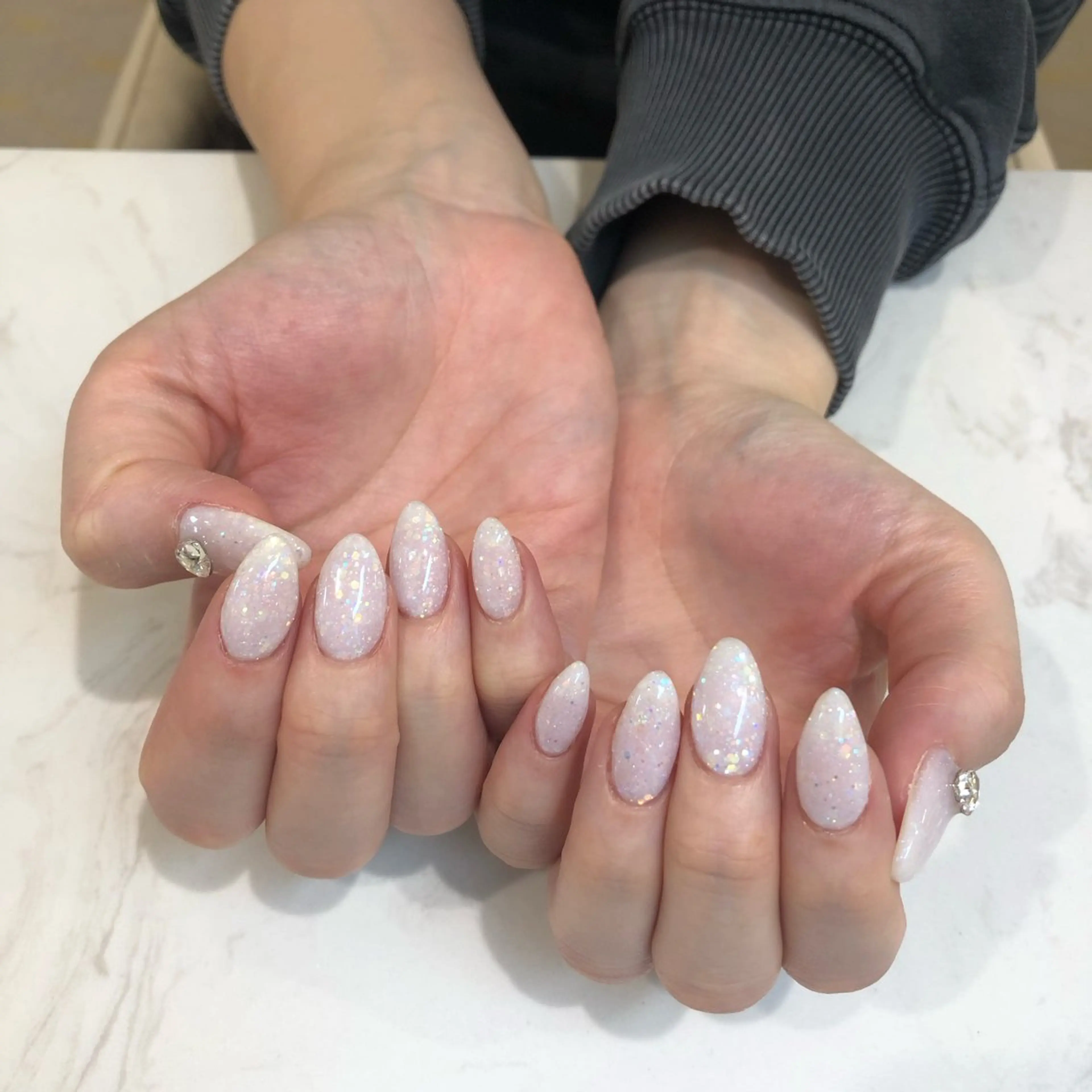 ネイル Raviy  新宿店所属・わたなべ あやかのネイルデザイン