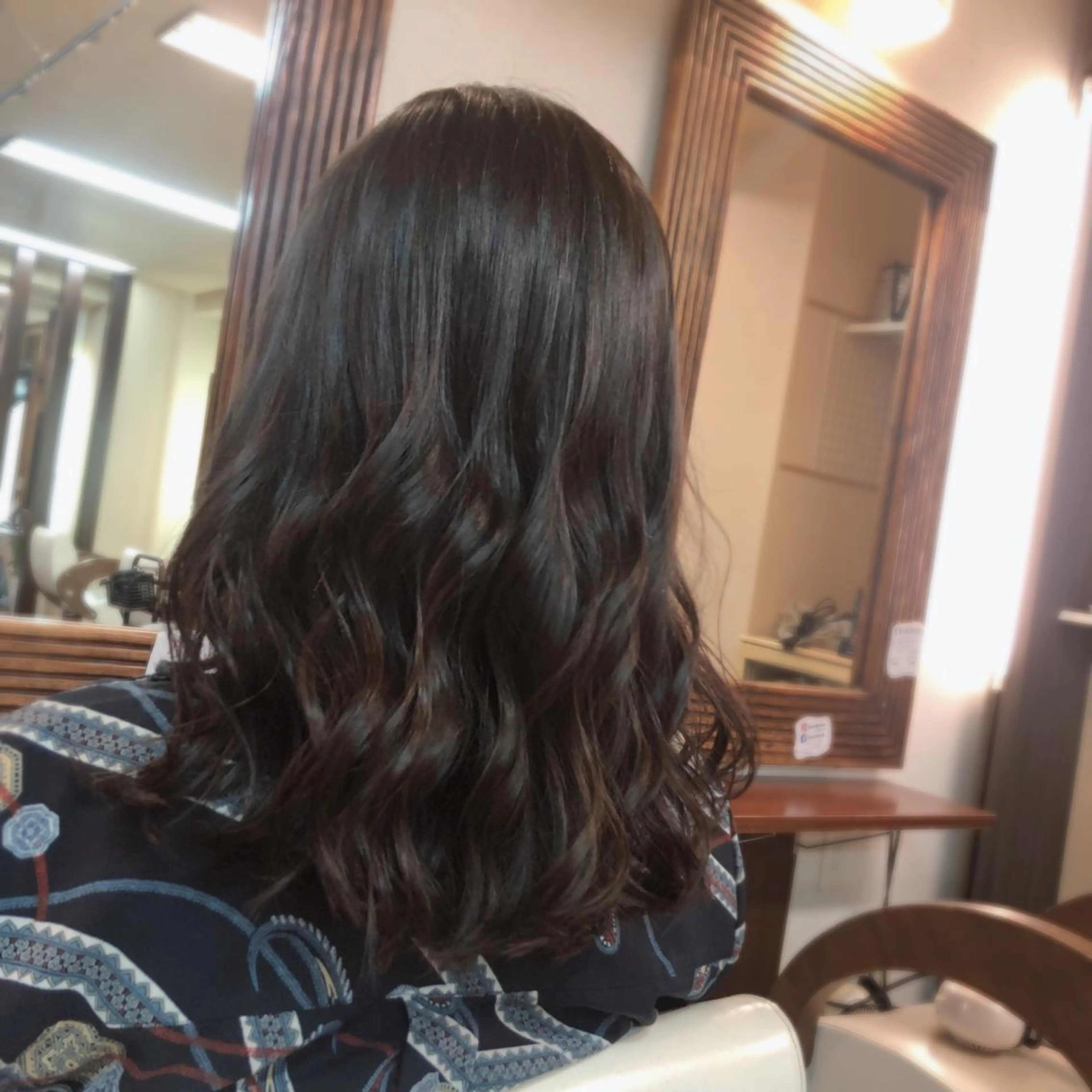 セミロング カラー ヘアカラー トリートメント 山崎 絵莉香のヘアスタイル