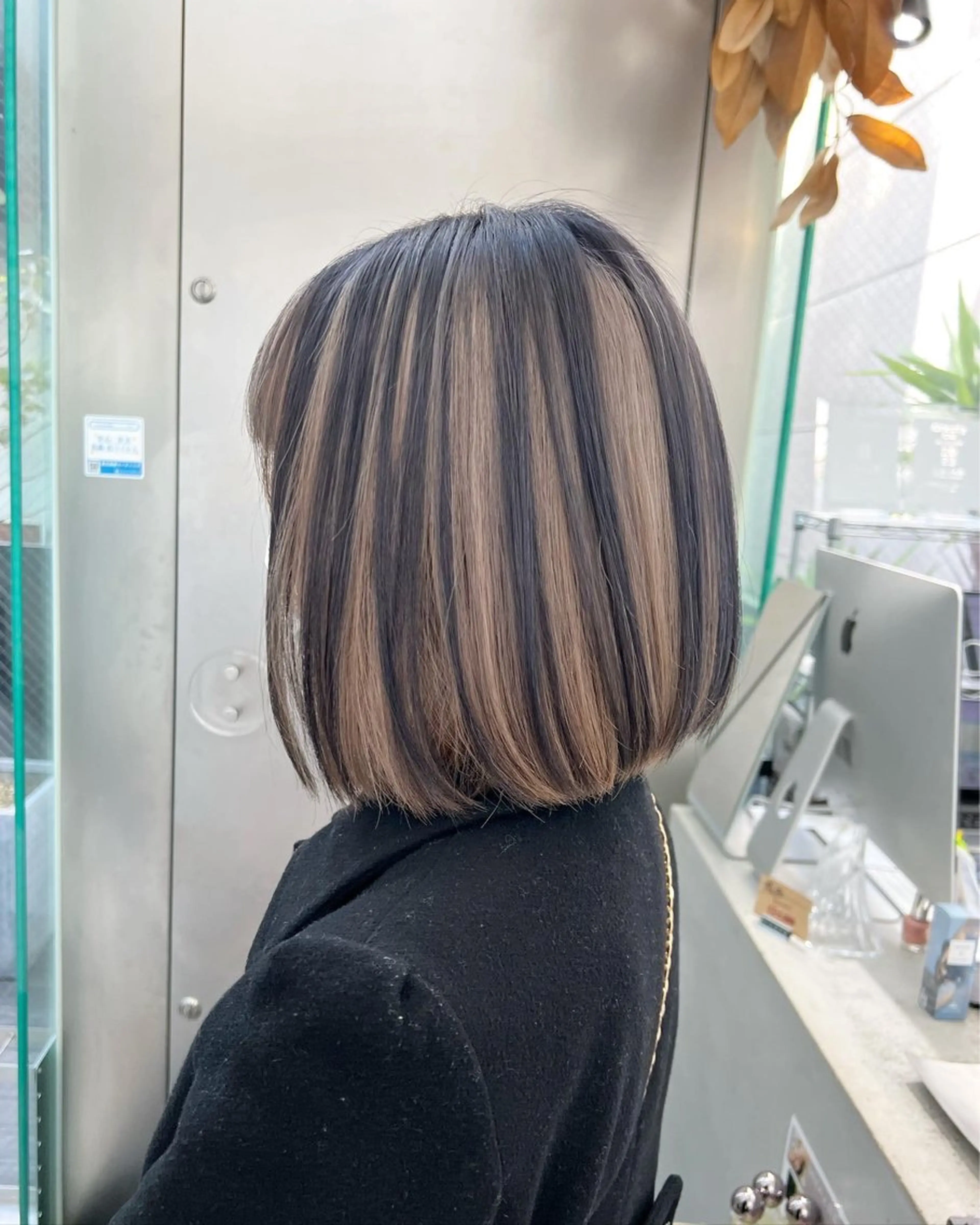ショート カラー ブリーチ グレージュ インナーカラー ボブ カット ヘアカラー トリートメント インナーカラー/天神 ブリーチ/吉田のヘアスタイル