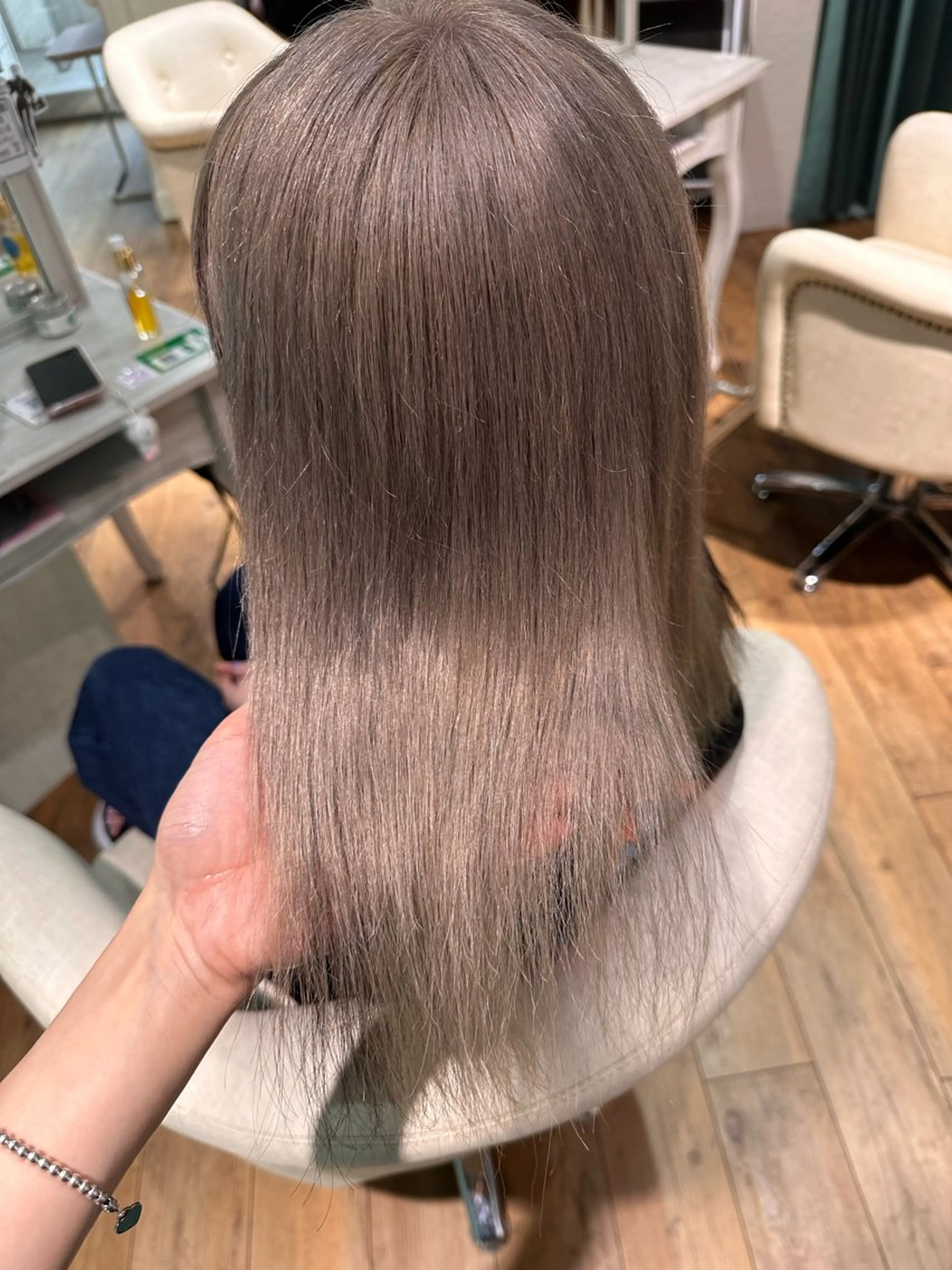 ミディアム カラー ベージュカラー ミルクティーベージュ ピンクカラー ヘアカラー トリートメント 🧸プルエクステ❤︎ ネイルKAO🧸のヘアスタイル