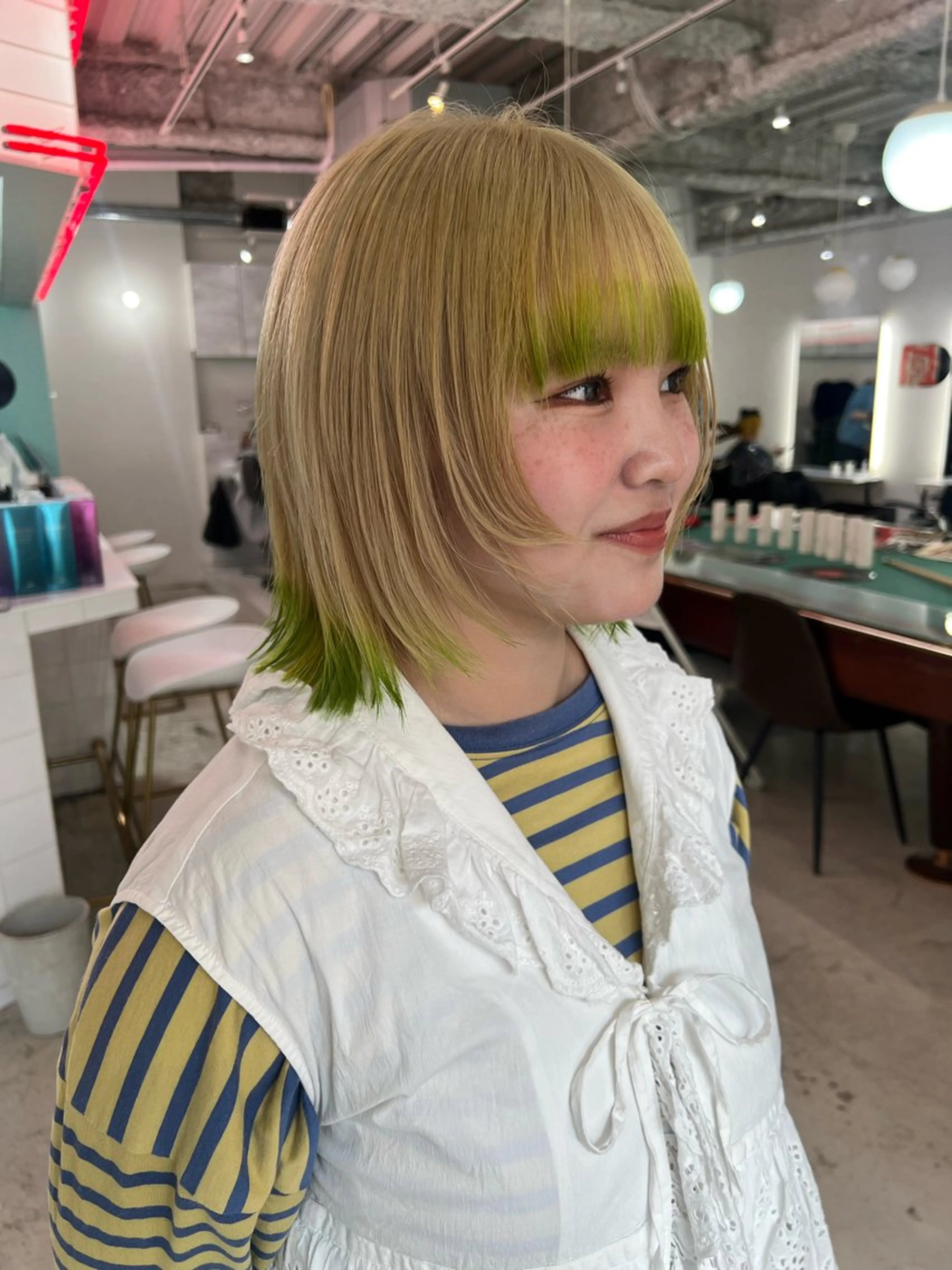 ミディアム カット ヘアカラー 💥ウルフカット デザインあんな💥のヘアスタイル