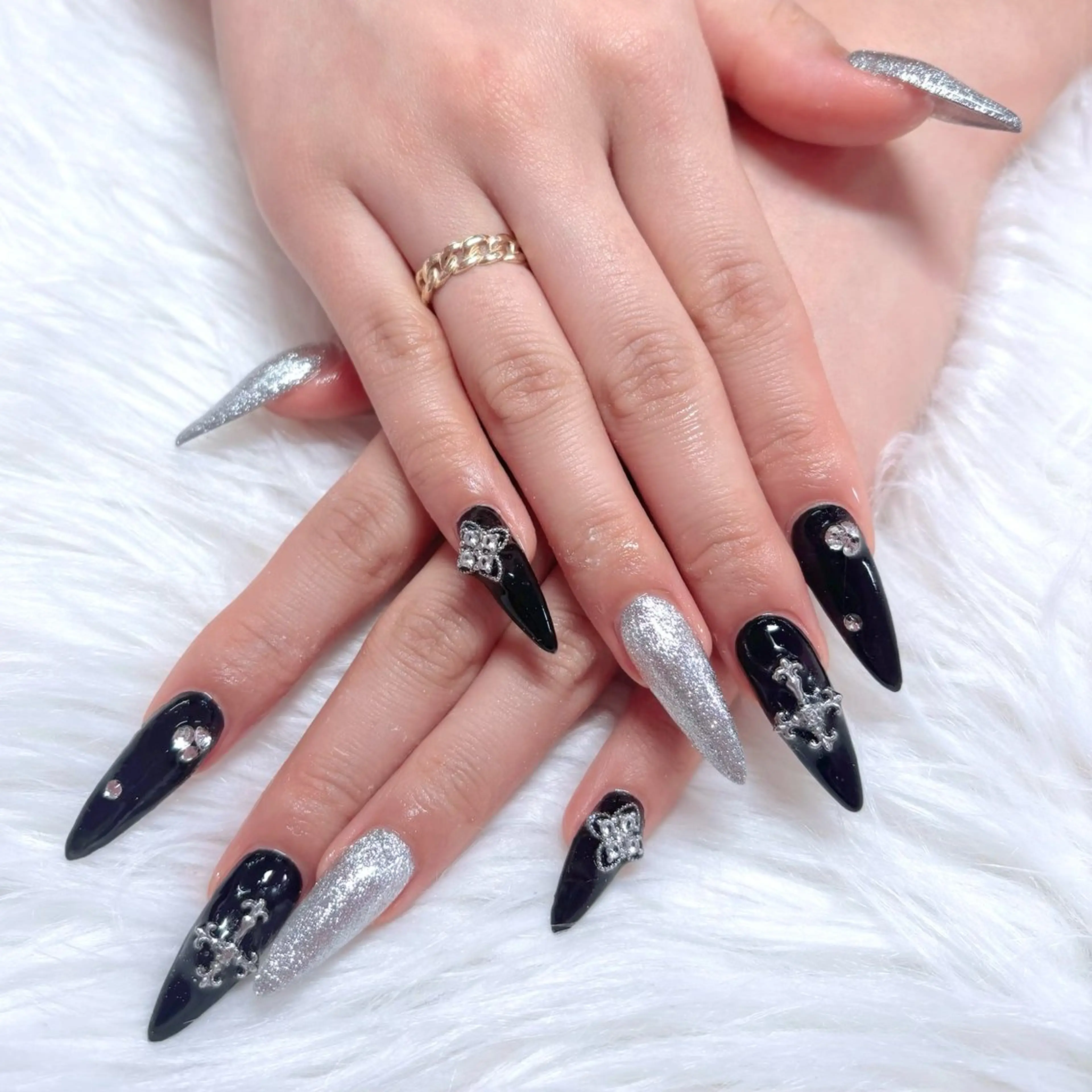 ネイル キラキラネイル シルバー ハンドネイル Noix nailのネイルデザイン