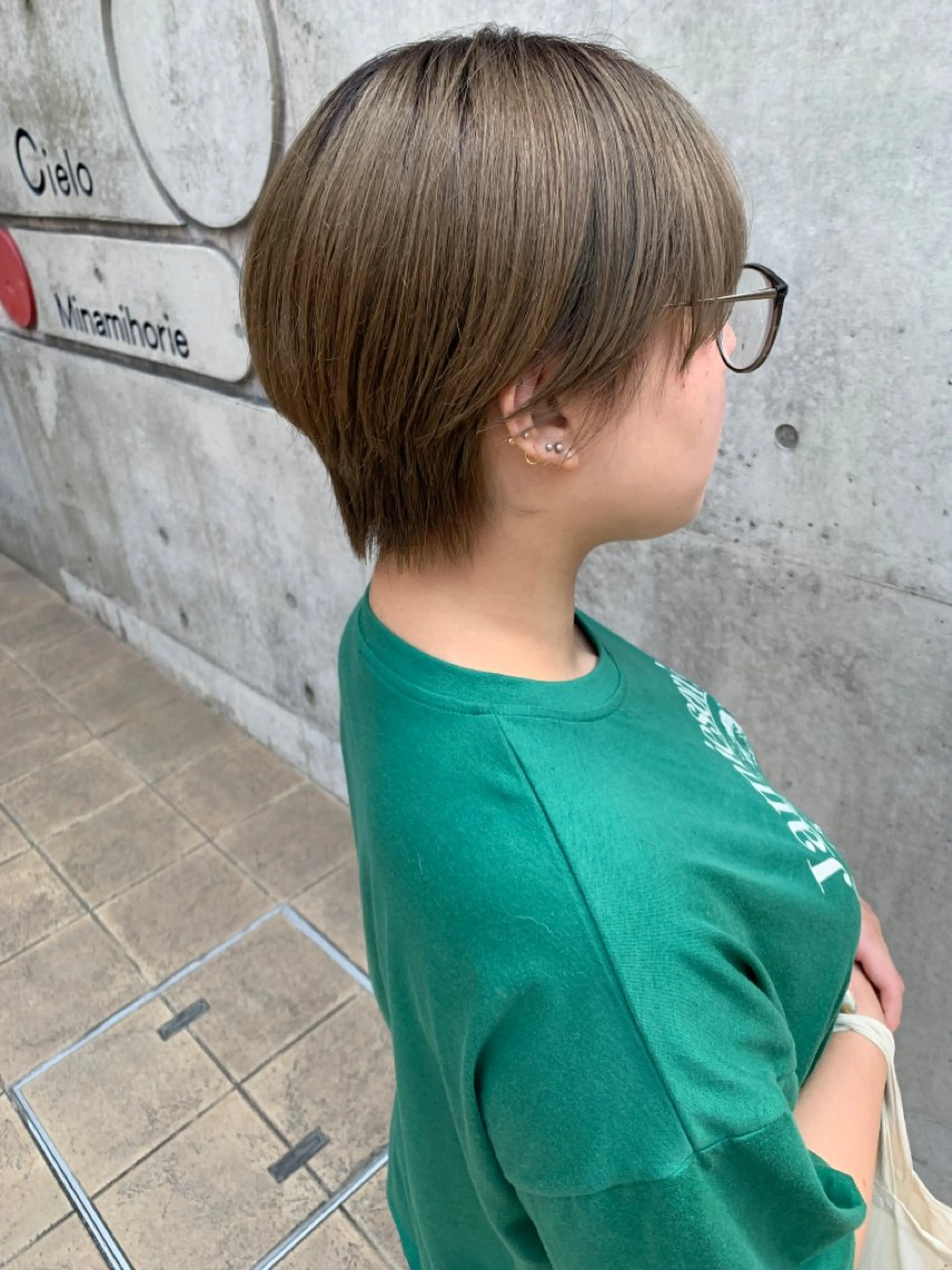 ショート カラー ヘアアレンジ メンズ キッズ ショートボブ メンズバレイヤージュ メンズブリーチ メンズハイライト メンズハイトーン カット ヘアカラー 🌈難波🌈ベージュ カラー【ヒロム】のヘアスタイル