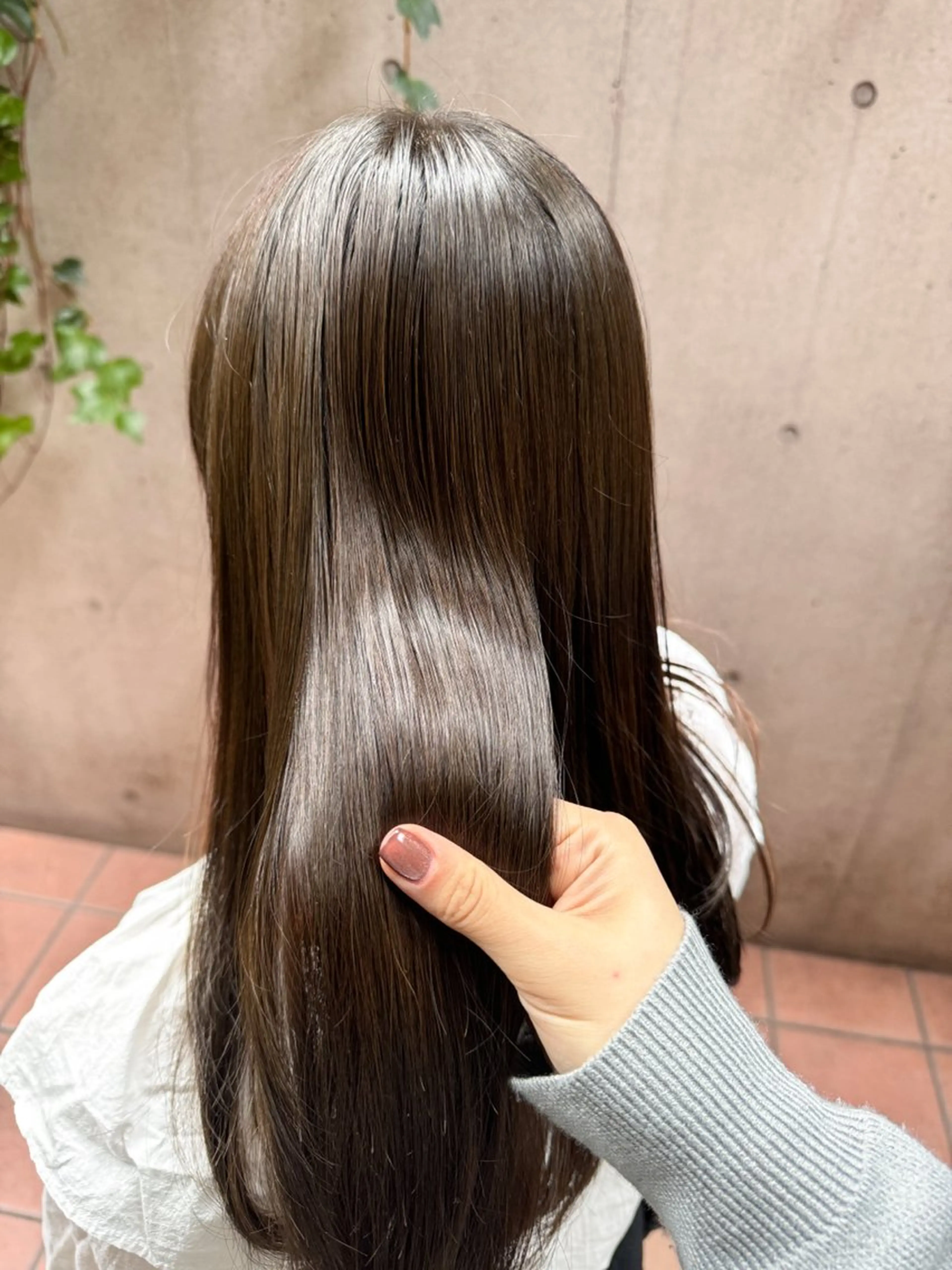 ミディアム カラー 透明感カラー オリーブカラー 大橋 芽衣のヘアスタイル