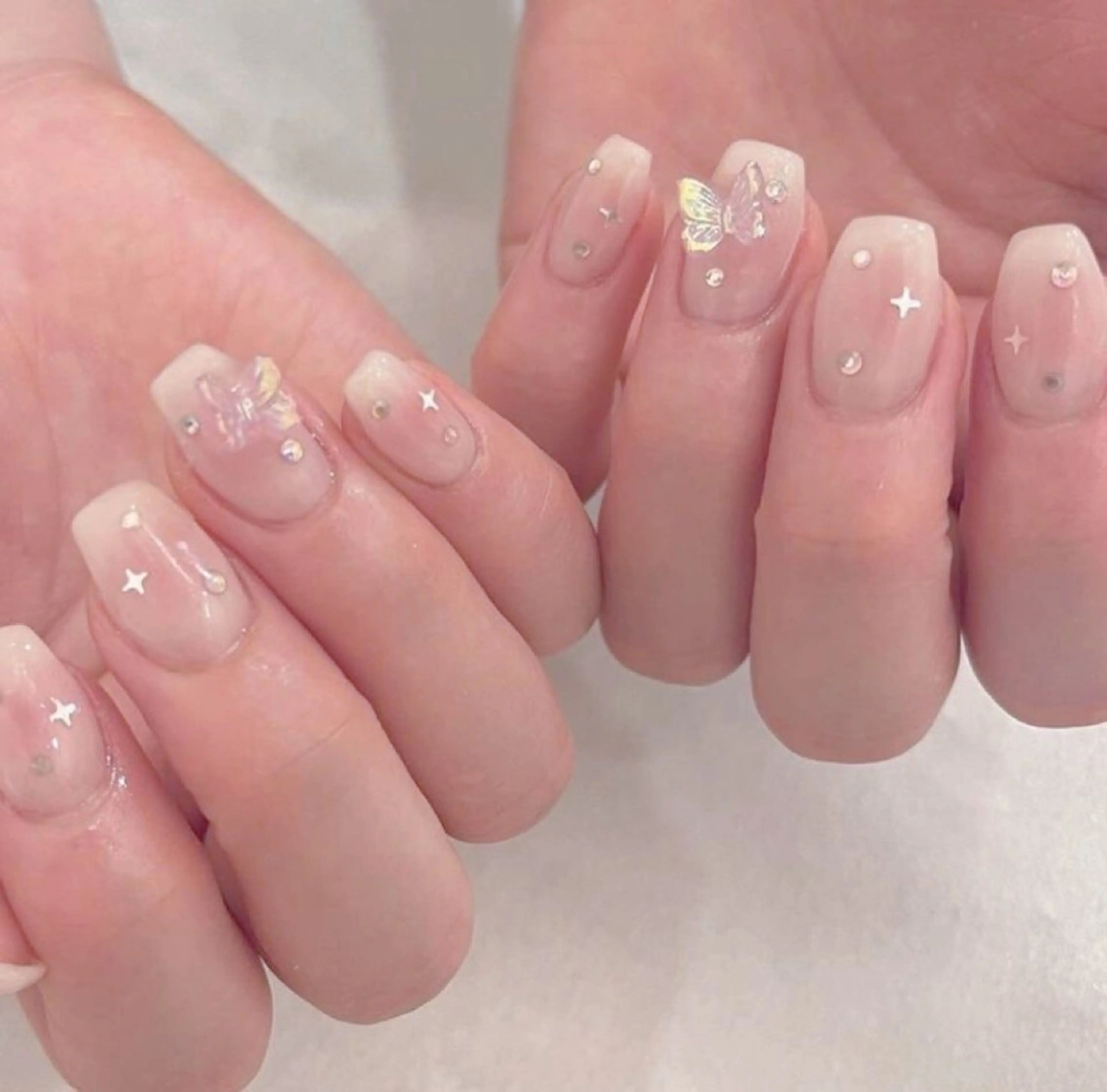 ネイル アートネイル ハンドネイル 🦋y y Nail 🤍のネイルデザイン