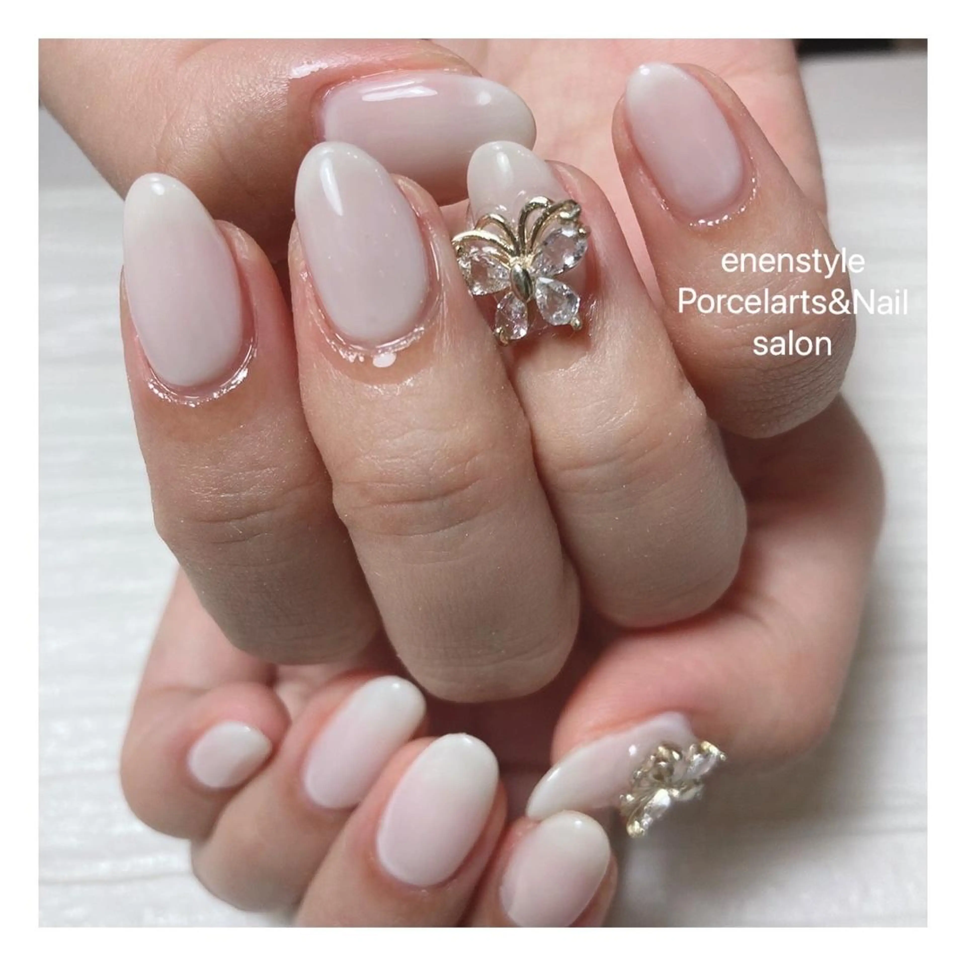 ミディアム ネイル ハンドネイル フットネイル 👑enen style👑のネイルデザイン