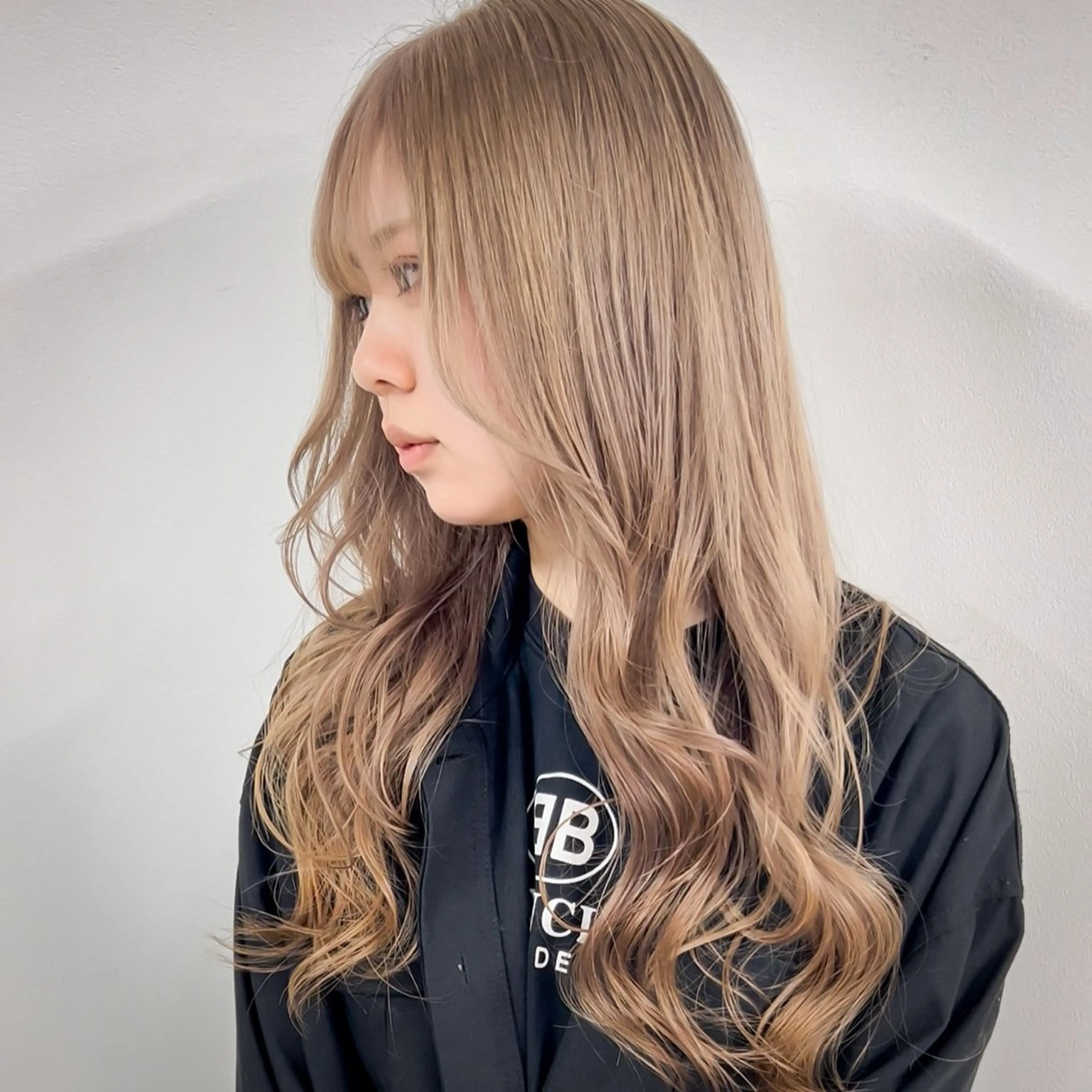 ロング カラー ベージュカラー 透明感カラー ロング ヘアカラー 🥇近藤 恭輔🥇 Recharme新保のヘアスタイル