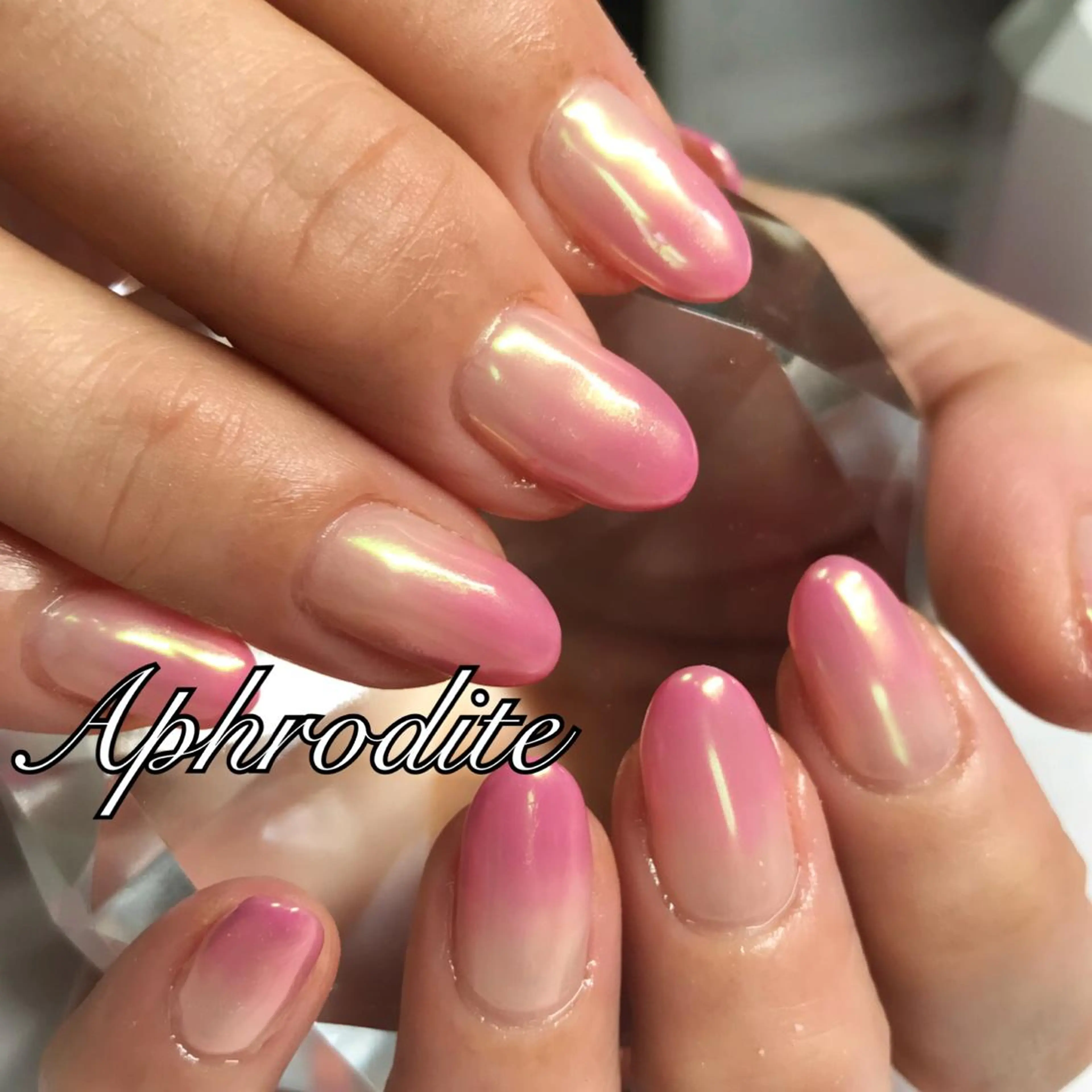 ネイル オーロラネイル APHRODITE Nagisaのネイルデザイン