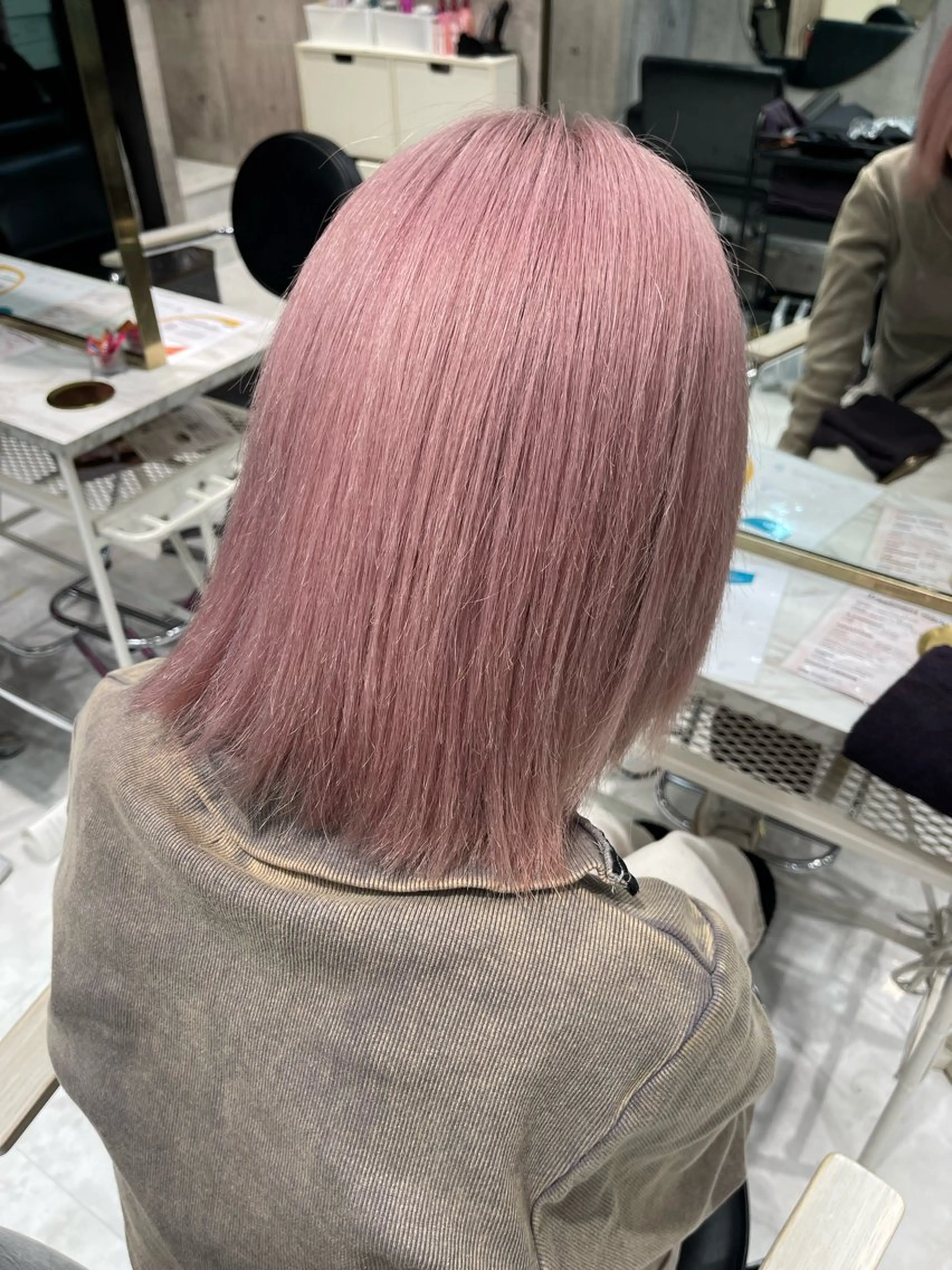 ロング カラー TENSHO 原宿　ハイトーンのヘアスタイル