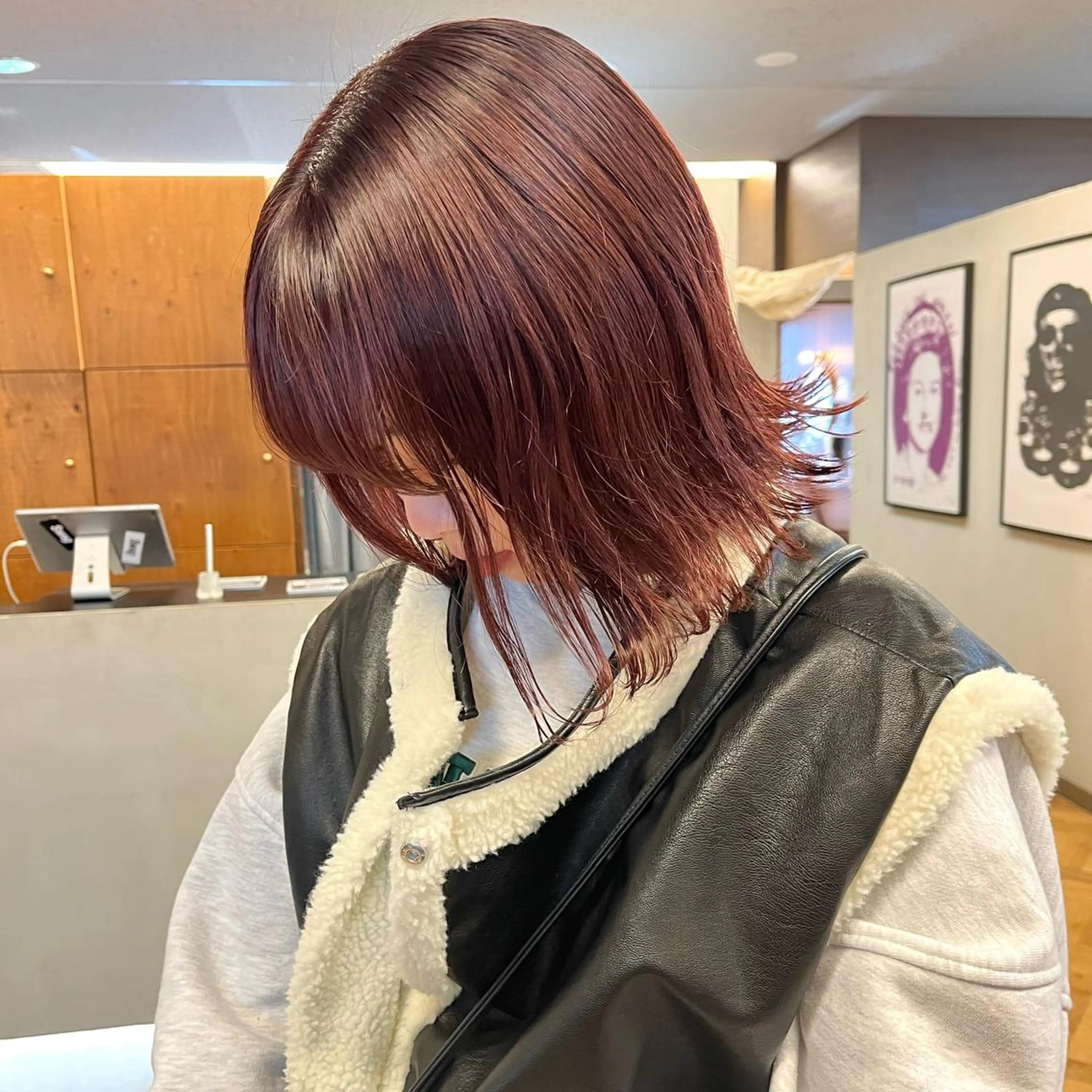 ミディアム カット ヘアカラー ena/ブリーチなし 暖色・ベージュ🎀のヘアスタイル