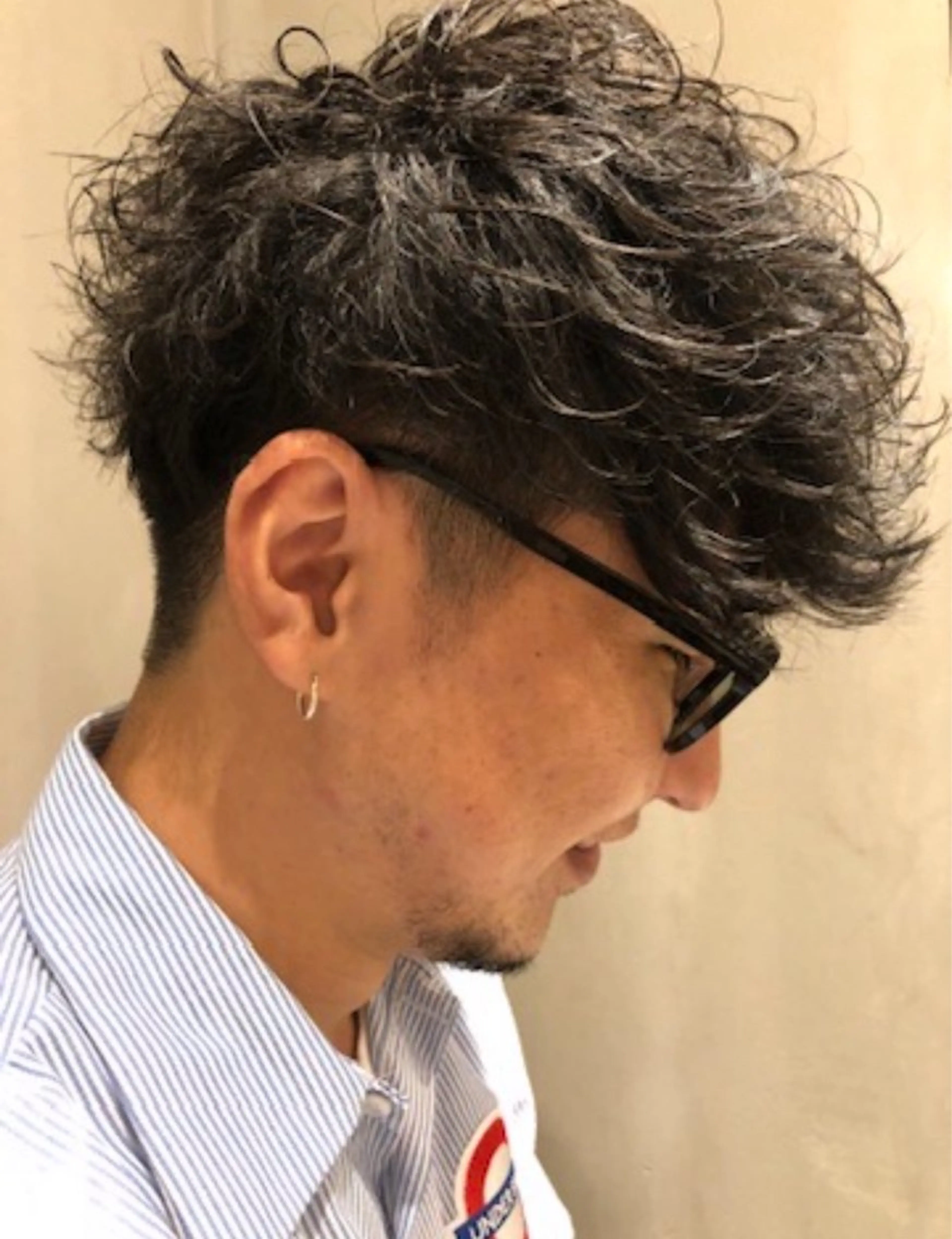 ショート パーマ メンズ ビジネス センターパート フェードカット フェザーパーマ メンズ韓国風 カット パーマ トリートメント ヘアセット 新宿メンズパーマ TAKEのヘアスタイル