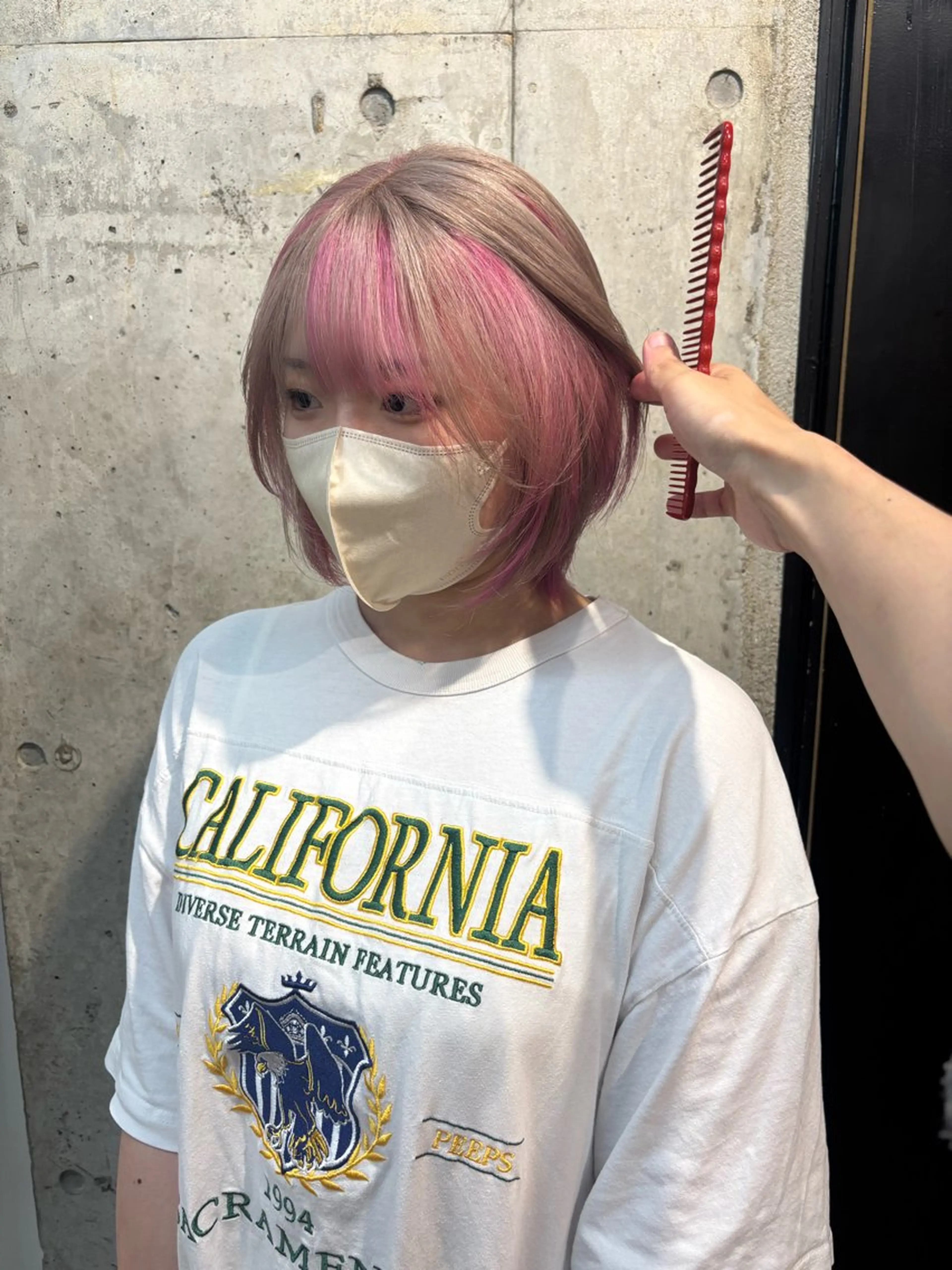 ショート カラー ベージュカラー ミルクティーベージュ ピンクカラー ヘアカラー lani hair salon所属・SHOTO ハイトー ン/デザインカラーのヘアスタイル