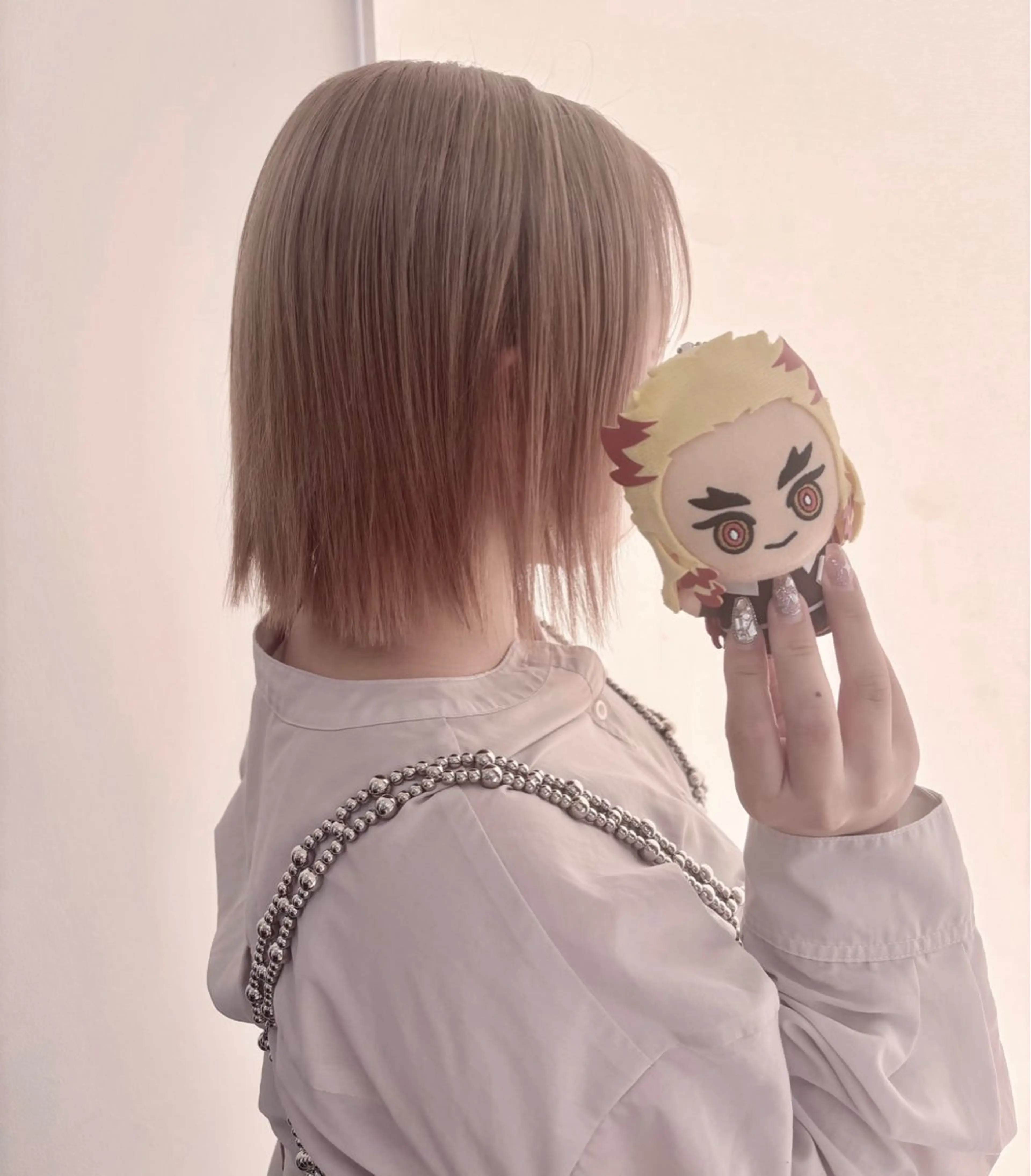 ミディアム カラー ベージュカラー ミルクティーベージュ ピンクカラー ヘアカラー ギミックパシャ所属・みゆ/ケア ブリーチ/ハイトーンのヘアスタイル