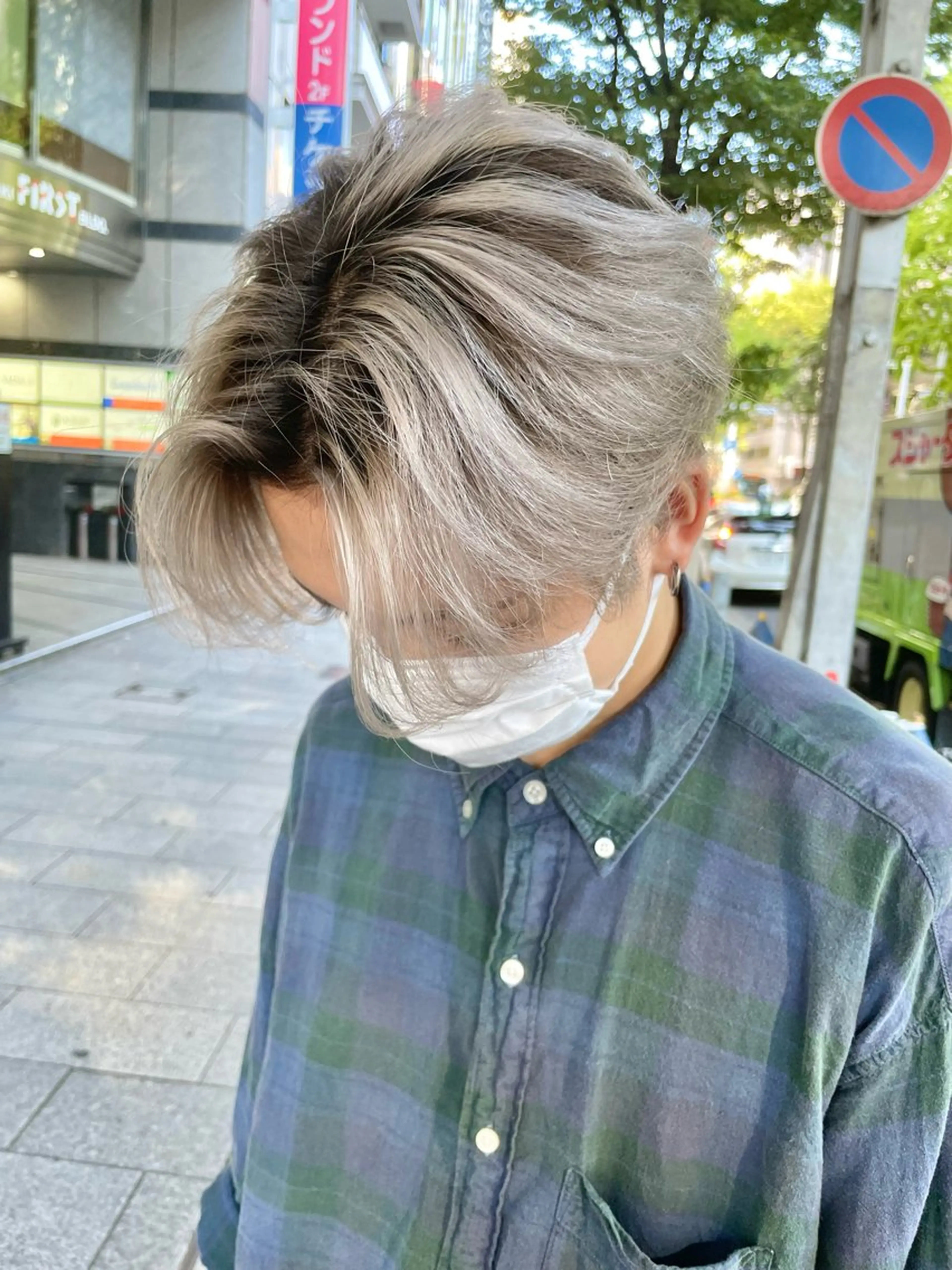 メンズ ヘアカラー インク 美容院のヘアスタイル