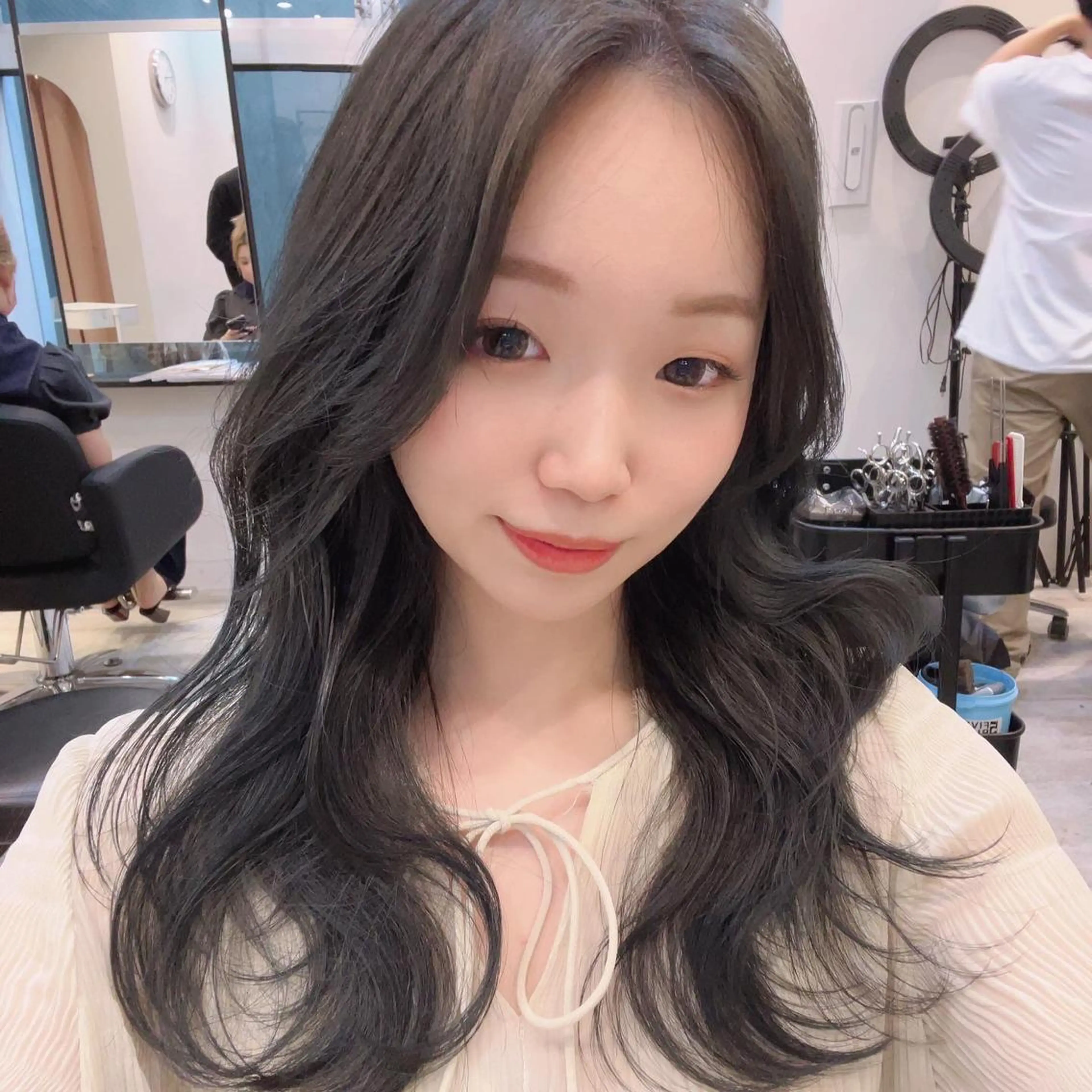 ロング カラー 黒髪 ブルーカラー ブルーブラック インナーカラー くせ毛 カット ヘアカラー トリートメント 韓国レイヤー×透明感 髪質改善　武田涼のヘアスタイル