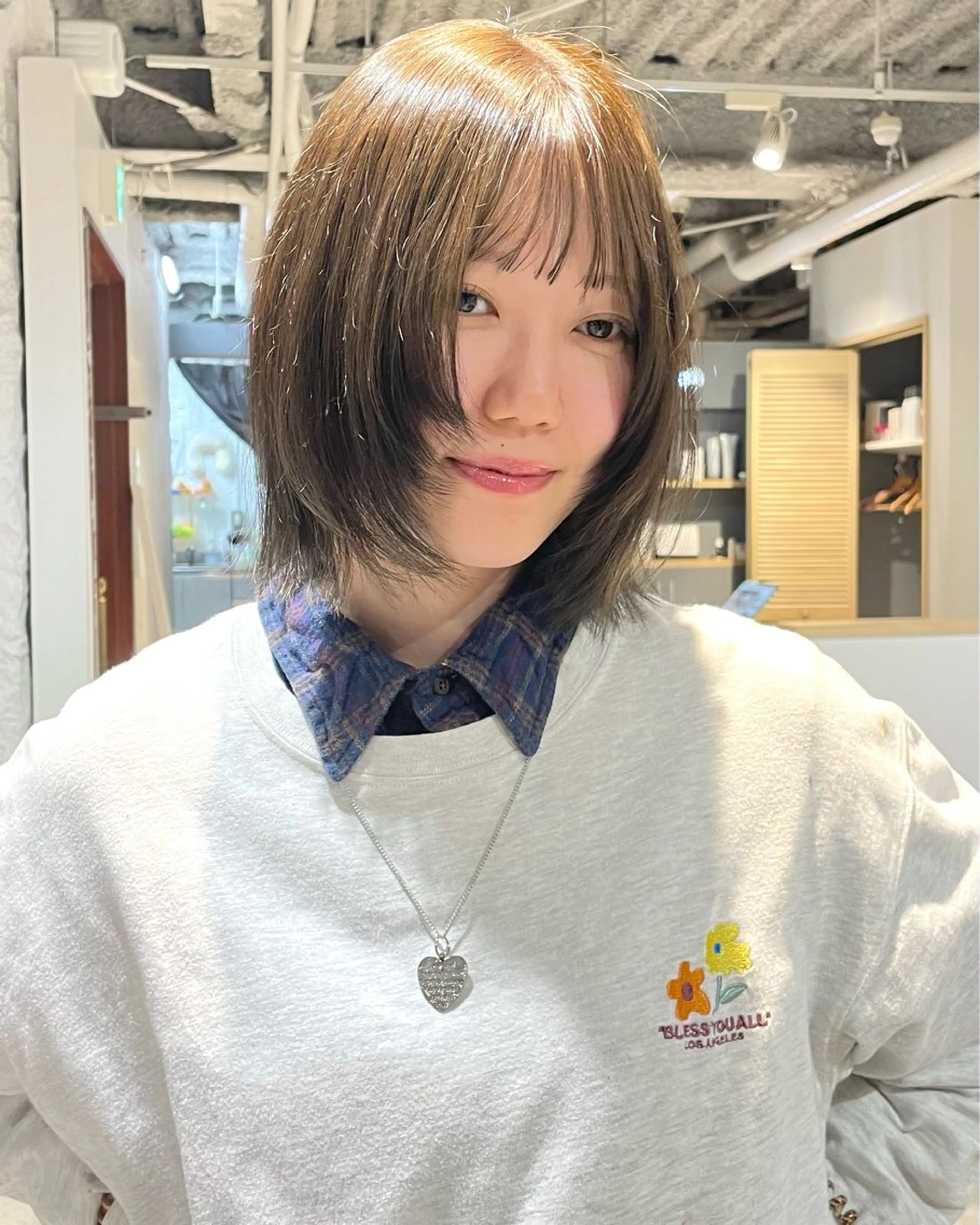 カラー ハイトーン🎀 ボブカット小野百葉のヘアスタイル