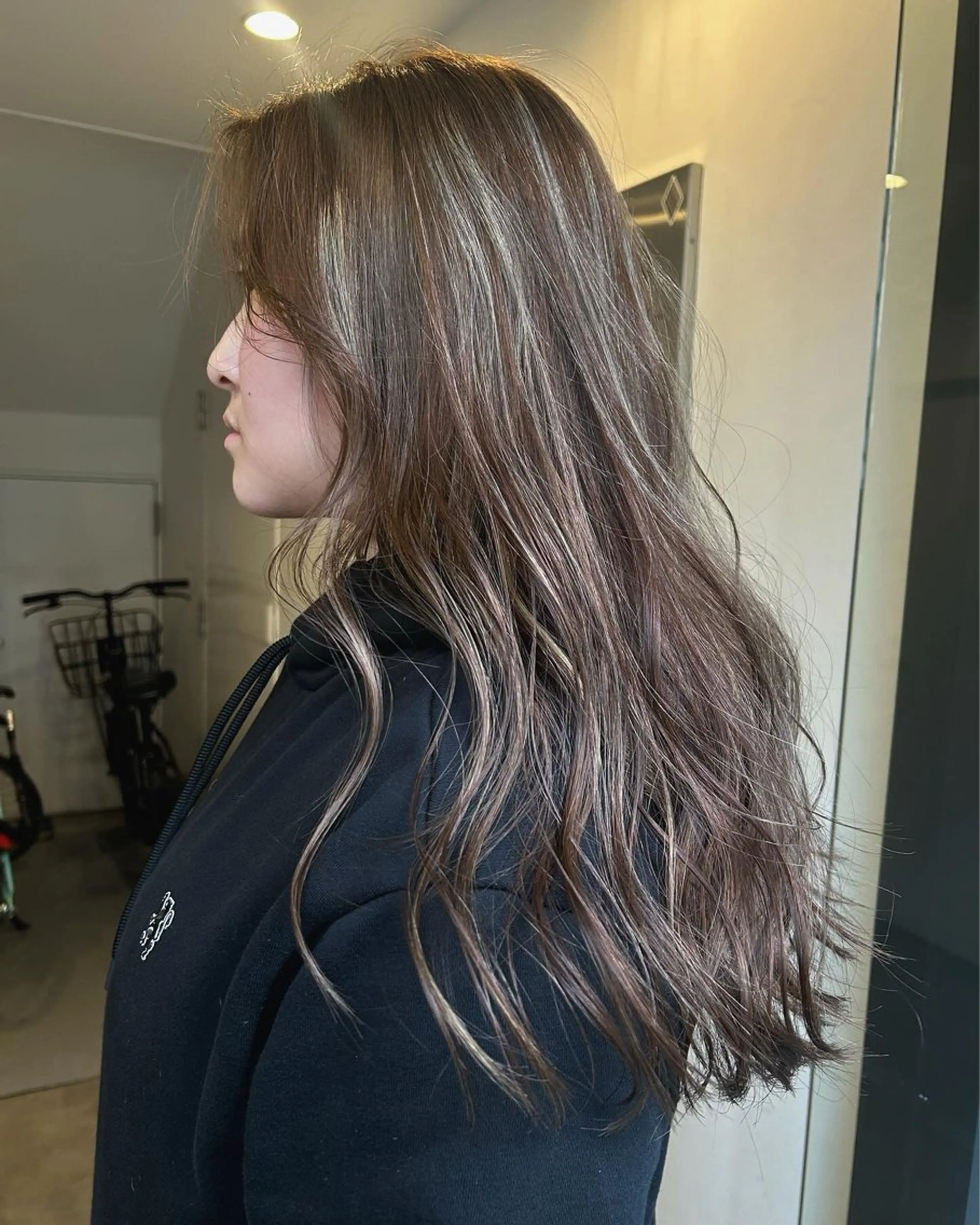 ロング カラー ベージュカラー ハイライトカラー ハイライト hen所属・心斎橋/レイヤー/ ブリーチ/モエのヘアスタイル