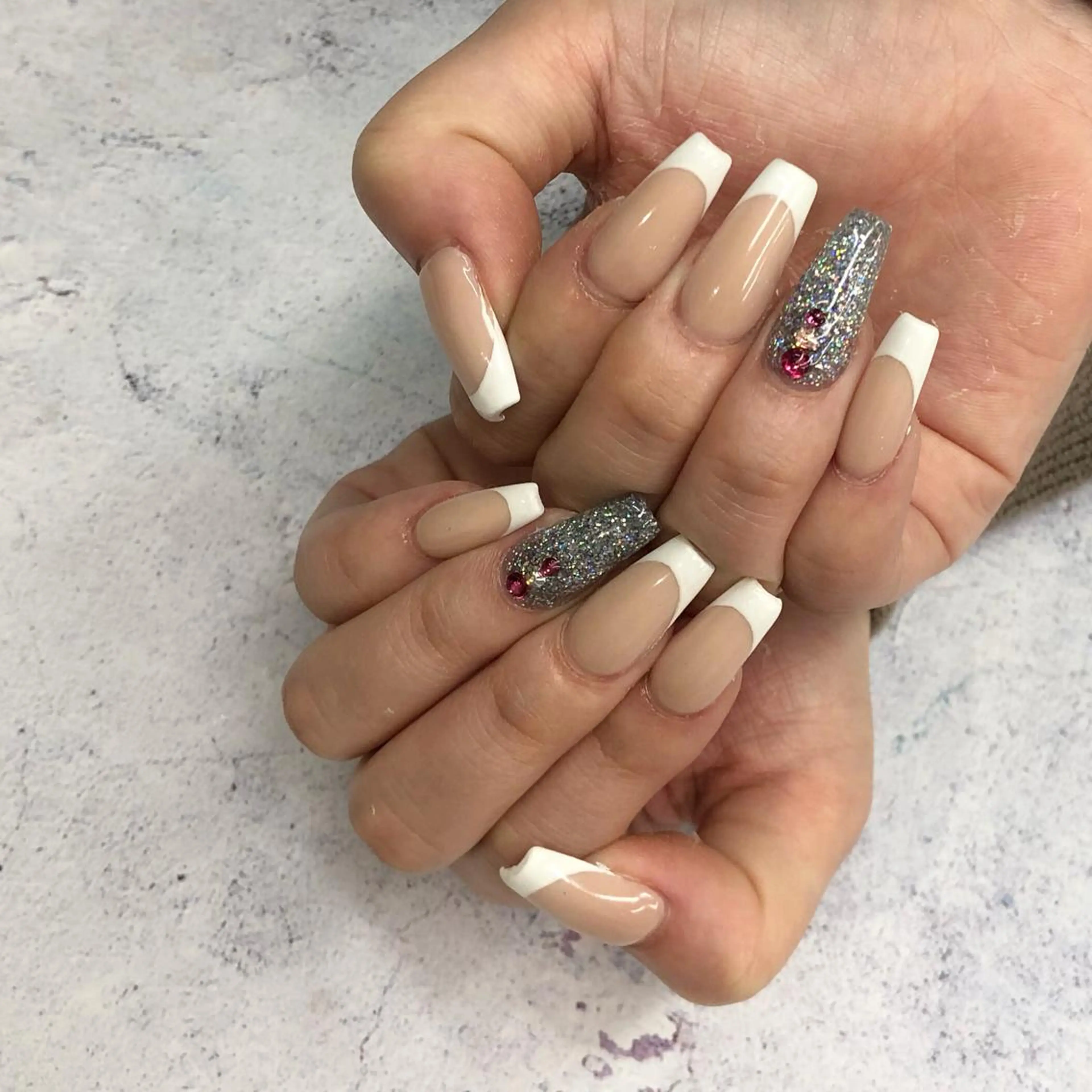ネイル アートネイル フレンチネイル ジェルネイル ラメ(グリッター) ロングネイル ハンドネイル nailstudio eviz新宿店のネイルデザイン