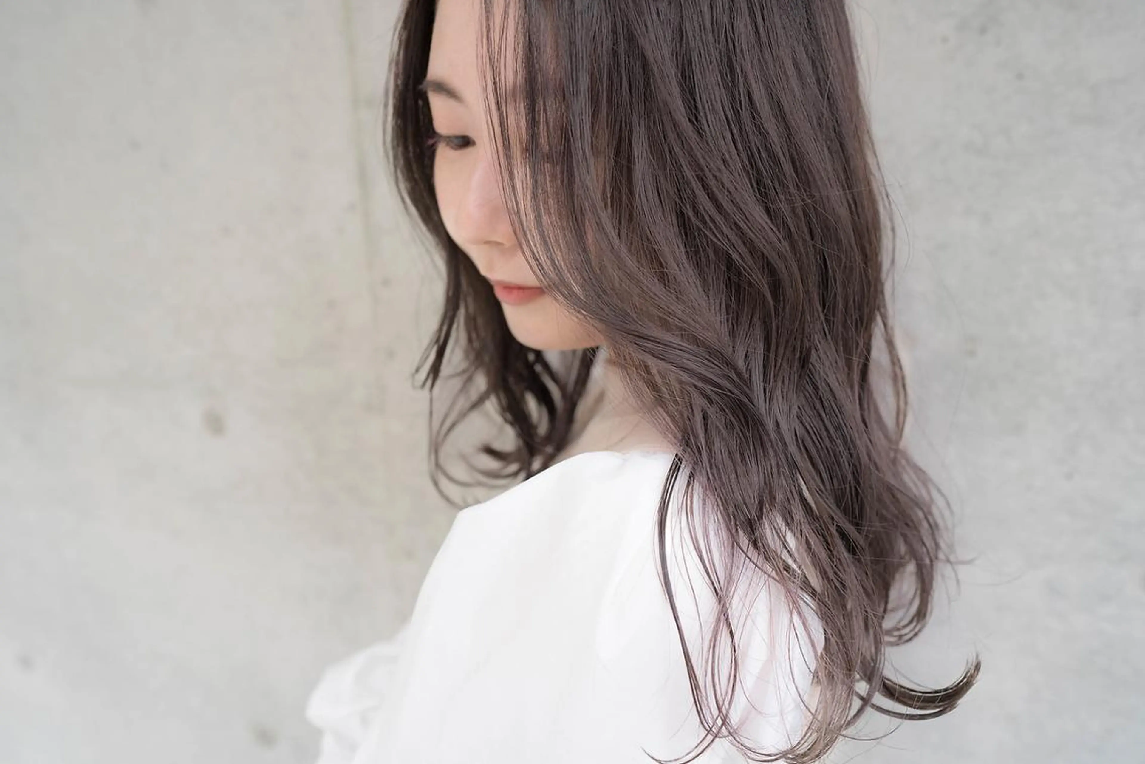 【迷ったらコレ✨】柔らか透明感カラー+コテ巻き仕上げの写真