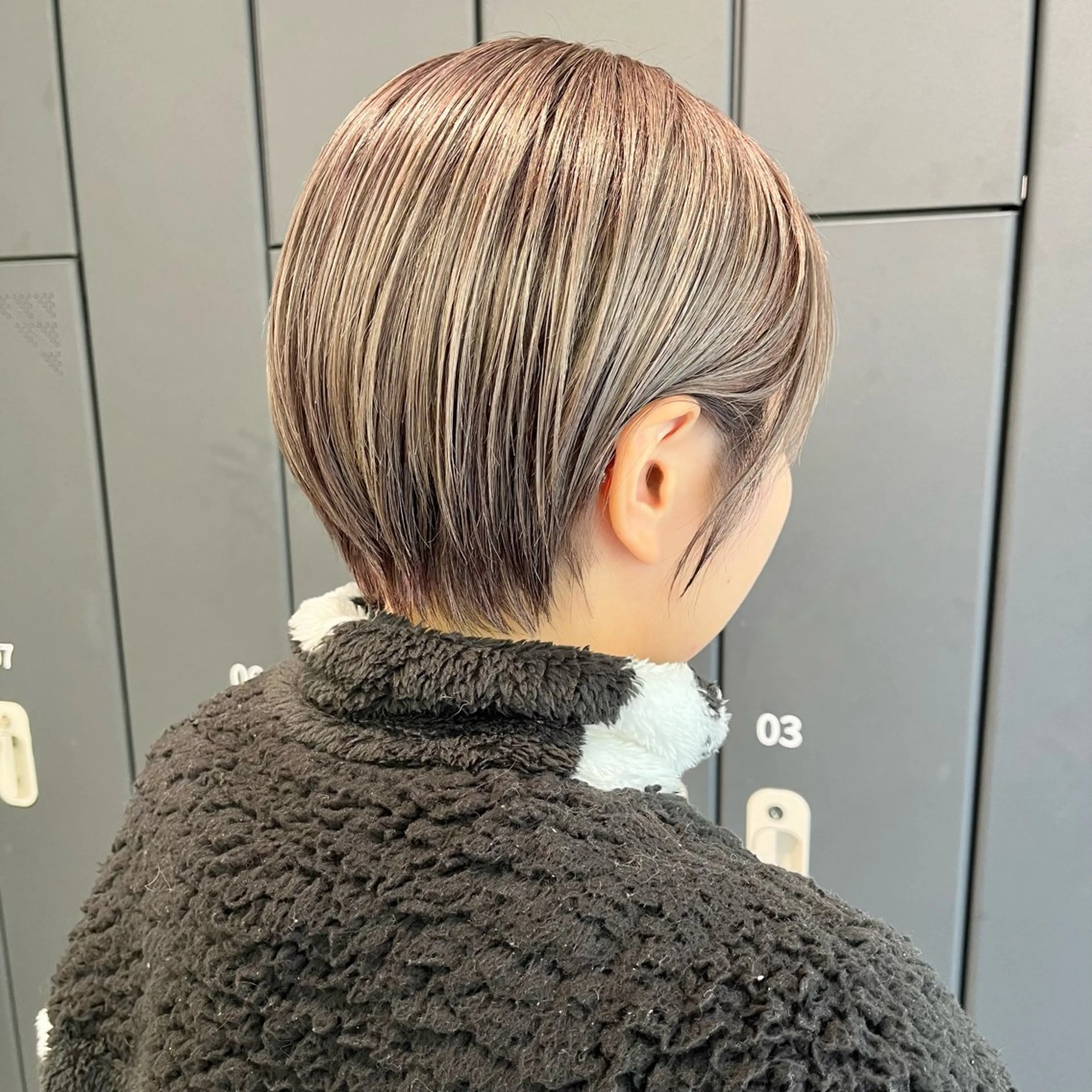 ショート カラー 丸みショート ベージュカラー ダブルカラー ショートヘア カット ヘアカラー トリートメント ハイライト/ショート /ボブ/RYOHEIのヘアスタイル