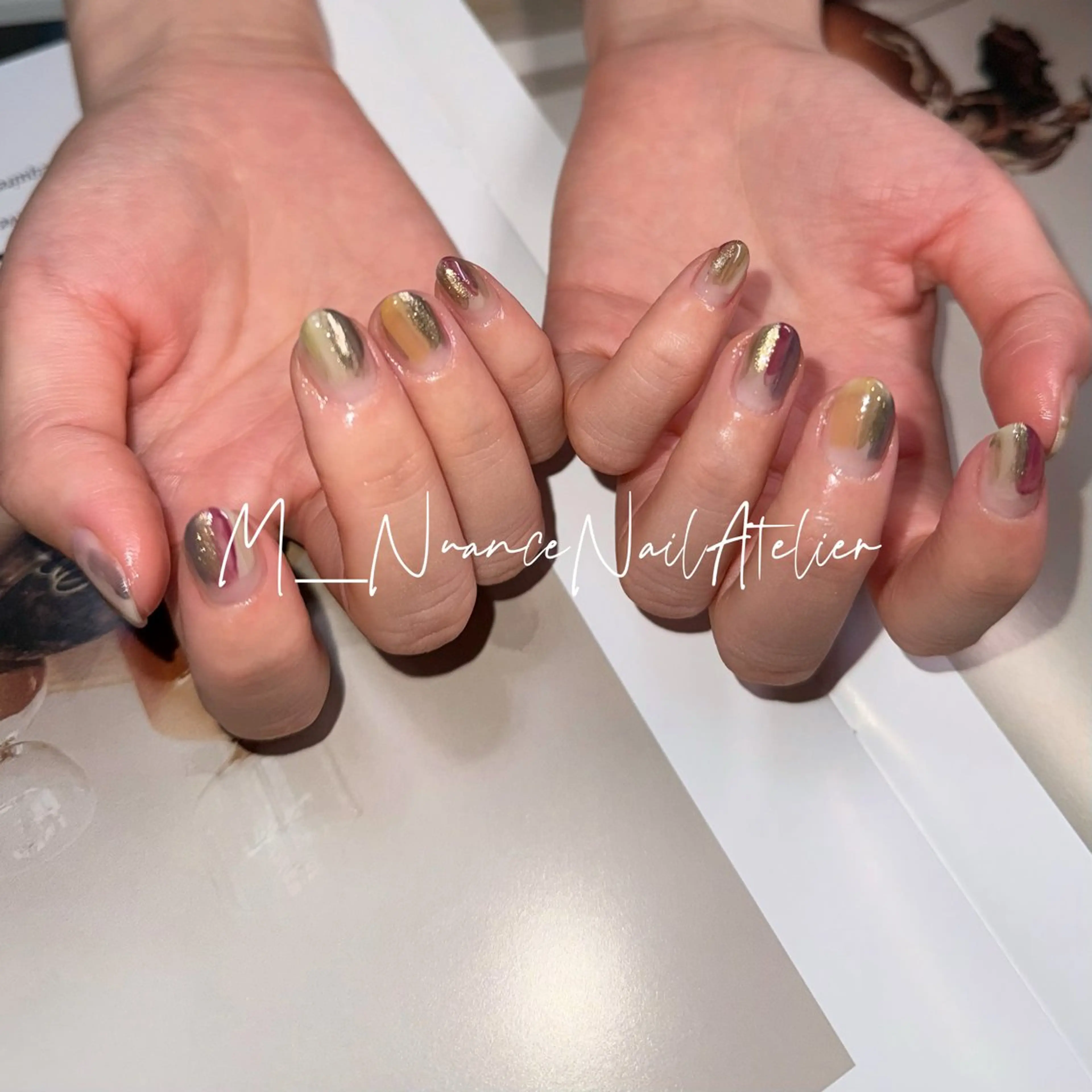 ネイル マグネットネイル ニュアンスネイル オフィスネイル シンプルネイル ハンドネイル GO TODAY横浜Solace店所属・M___nail atelierのネイルデザイン