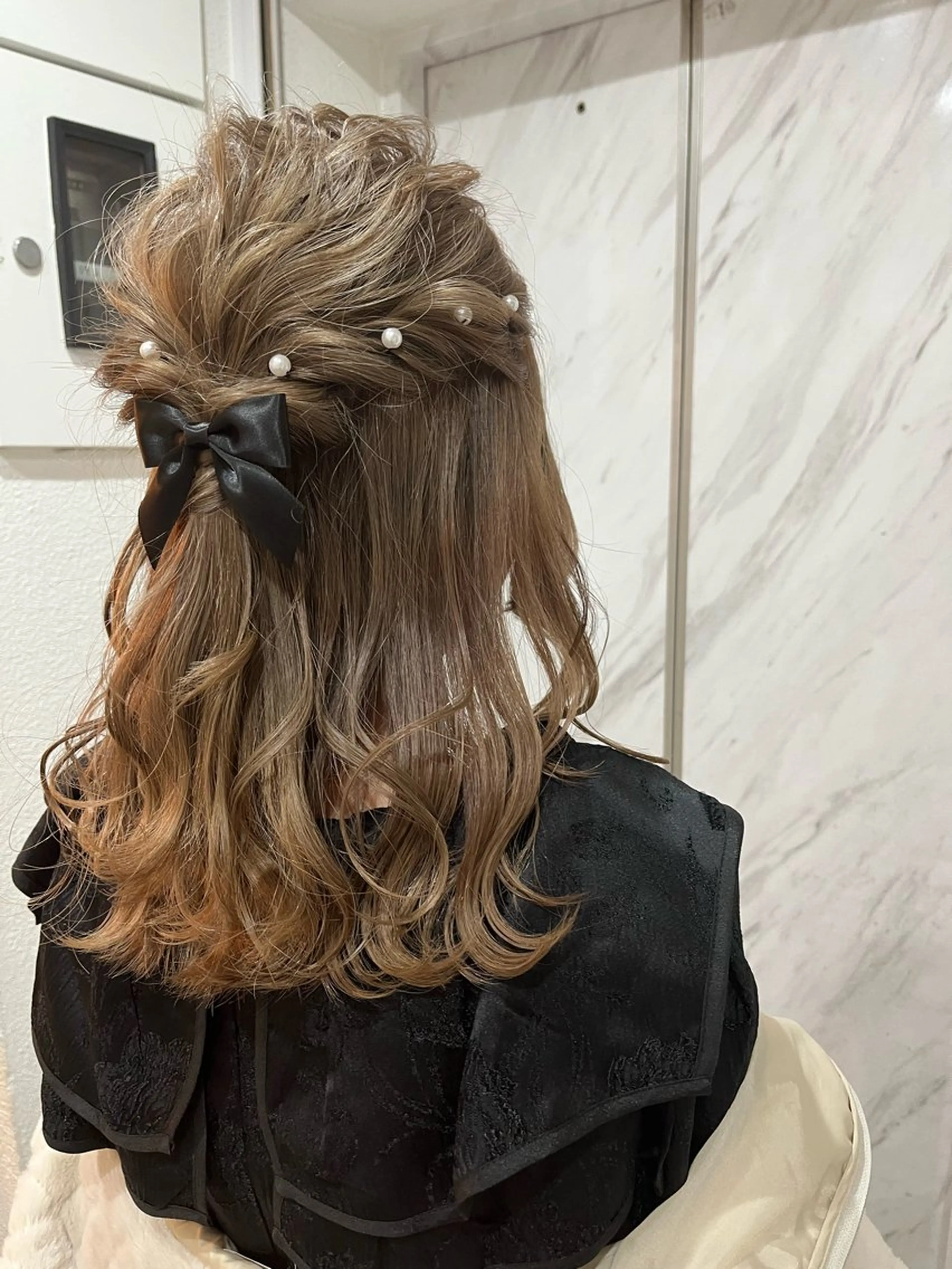 セミロング カラー ヘアアレンジ 🐻‍❄️森山愛結美 🤍N°uairoのヘアスタイル