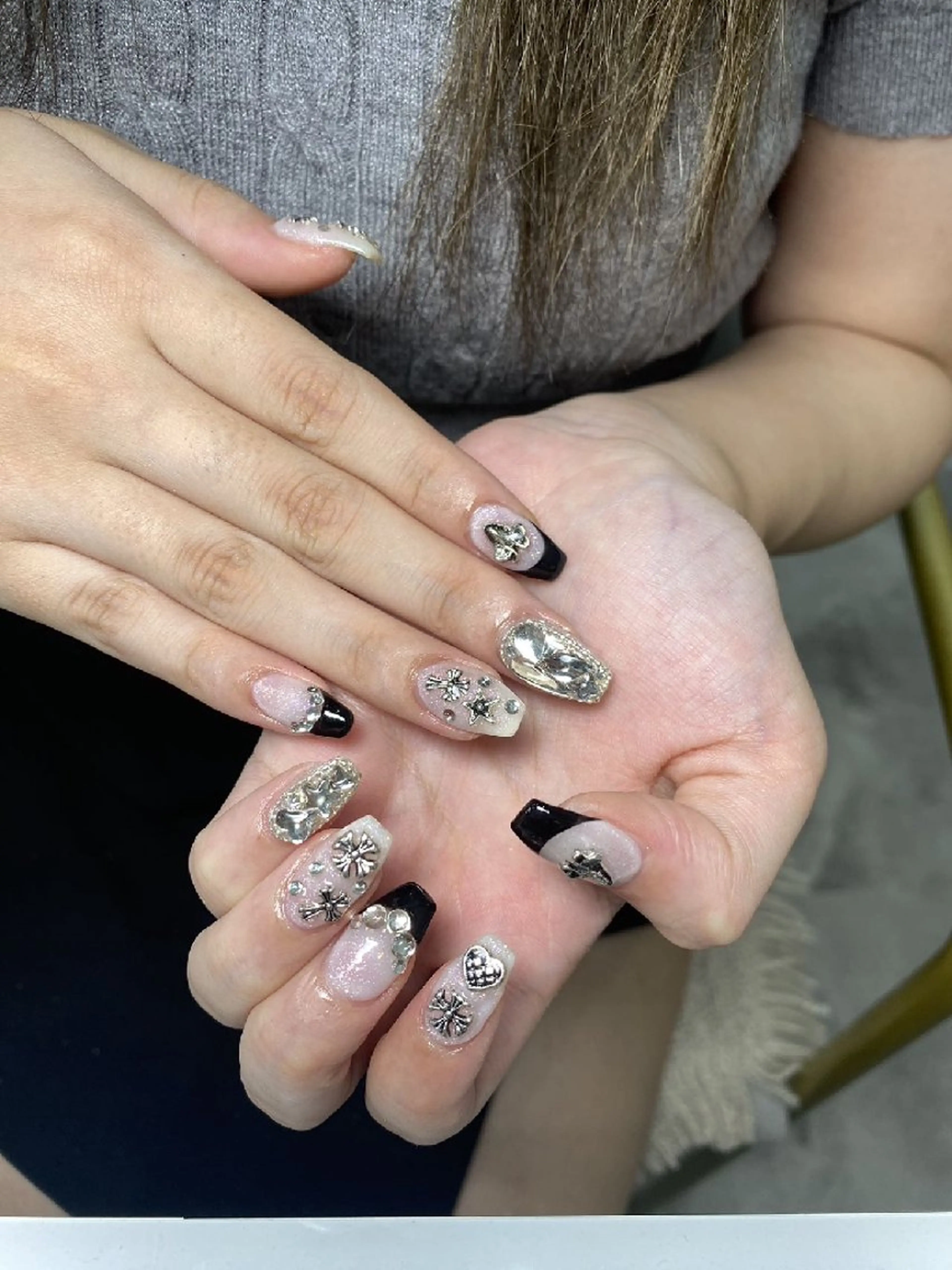 ネイル チークネイル 長さ出し フレンチネイル ジェルネイル キラキラネイル ハンドネイル UM Nail Salonのネイルデザイン