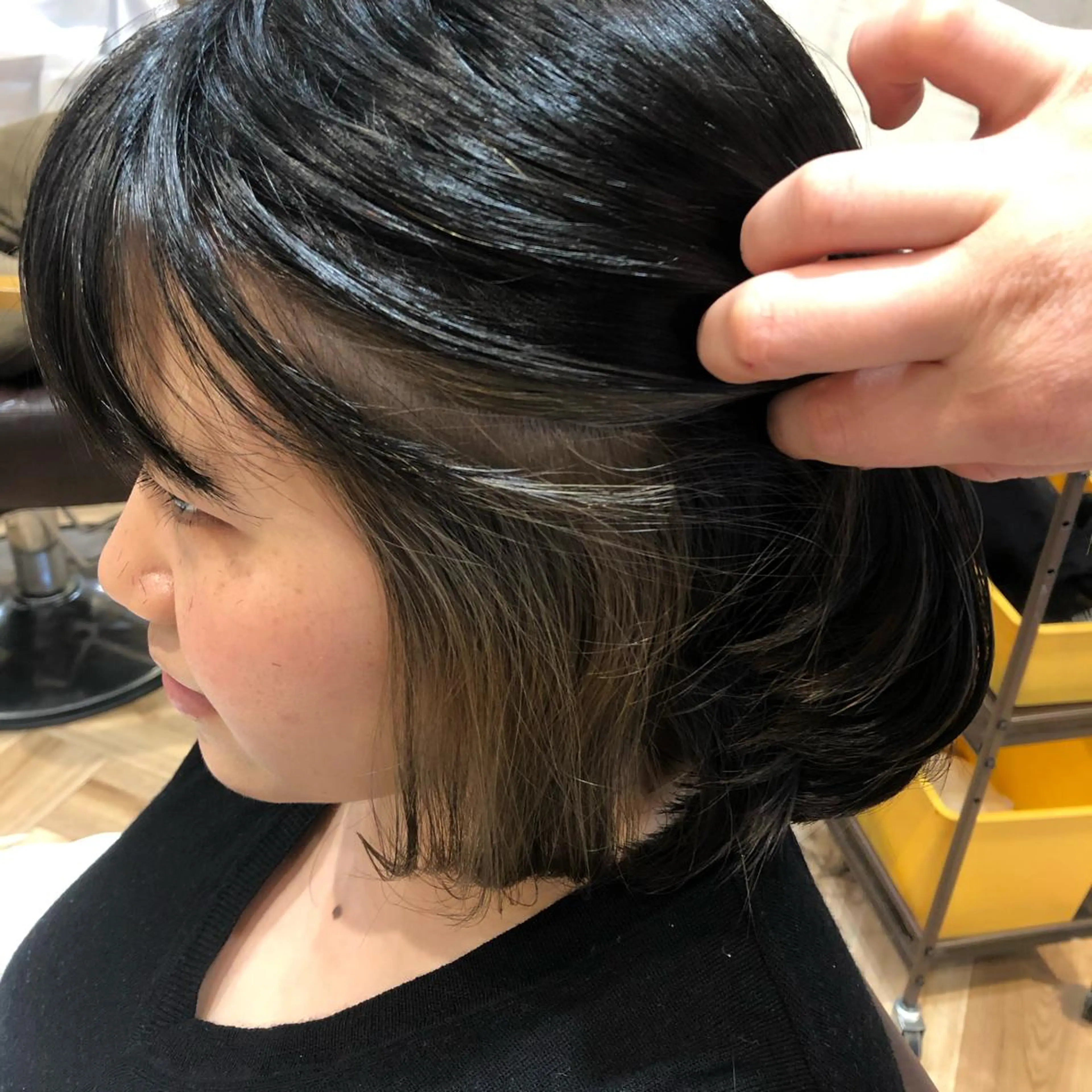 カラー イヤリングカラー ヘアカラー 伊東 彩花のヘアスタイル