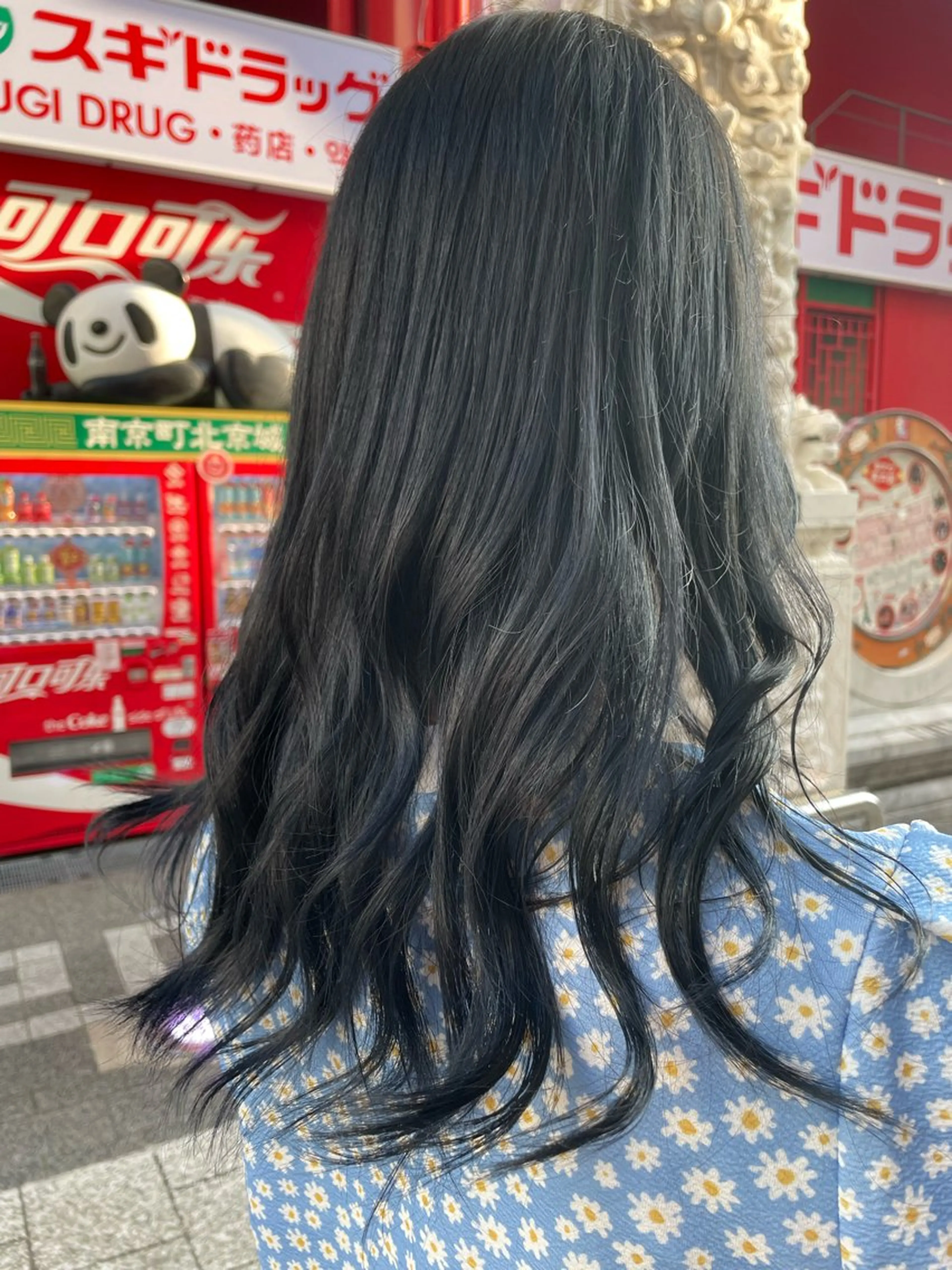 カラー 黒髪 ブリーチ ブルーカラー ブルーブラック 透明感カラー ヘアカラー トリートメント ブリーチ＆波巻パーマ /飯牟田/GEAR.のヘアスタイル