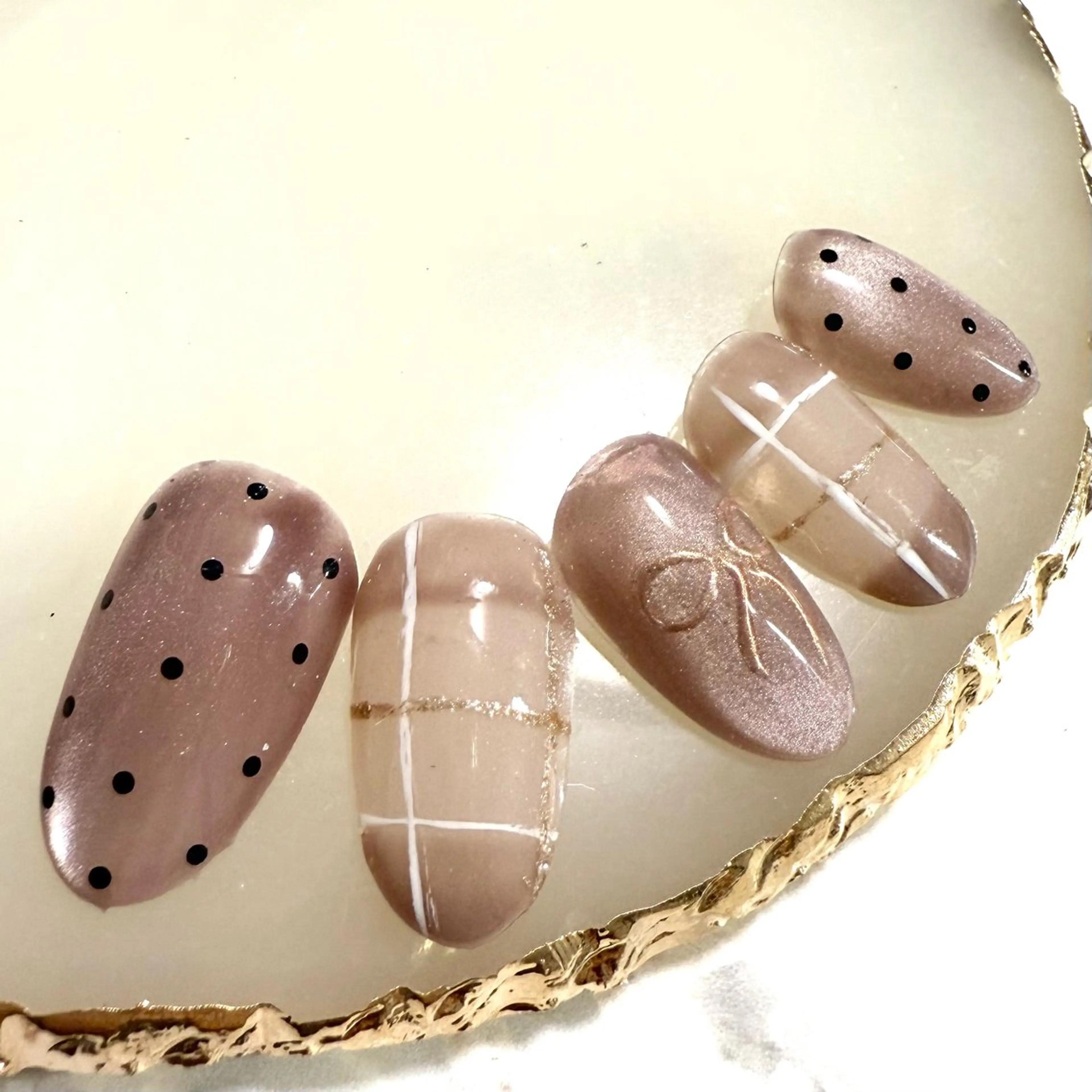 ［フルアート定額］ 10本にアートやマグネットカラーが入る定額ネイルコースです。の写真