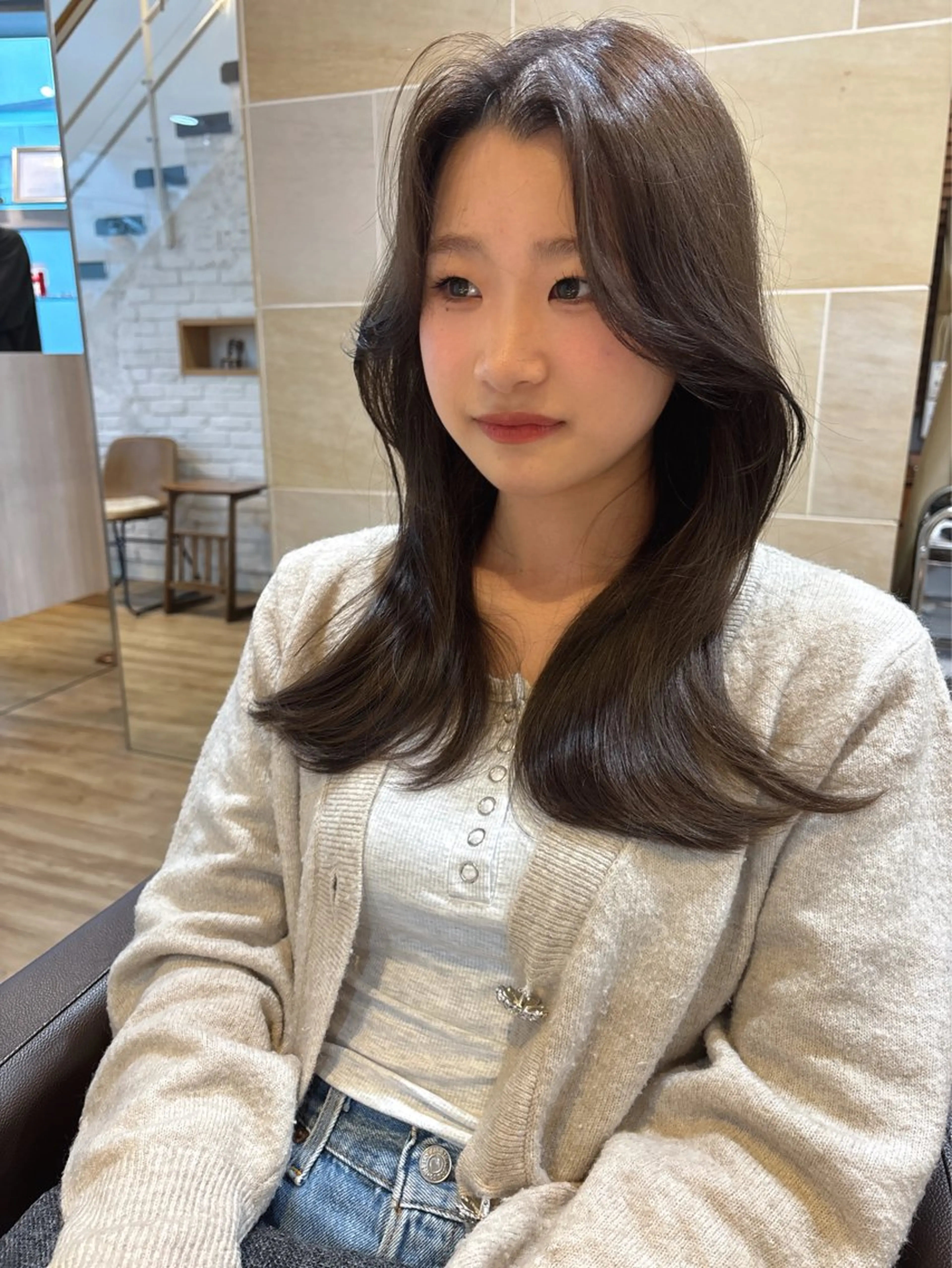 ロング カラー グレージュ オリーブグレージュ オリーブグレー カット ヘアカラー トリートメント レイヤーカット /髪質改善/千葉怜寿のヘアスタイル